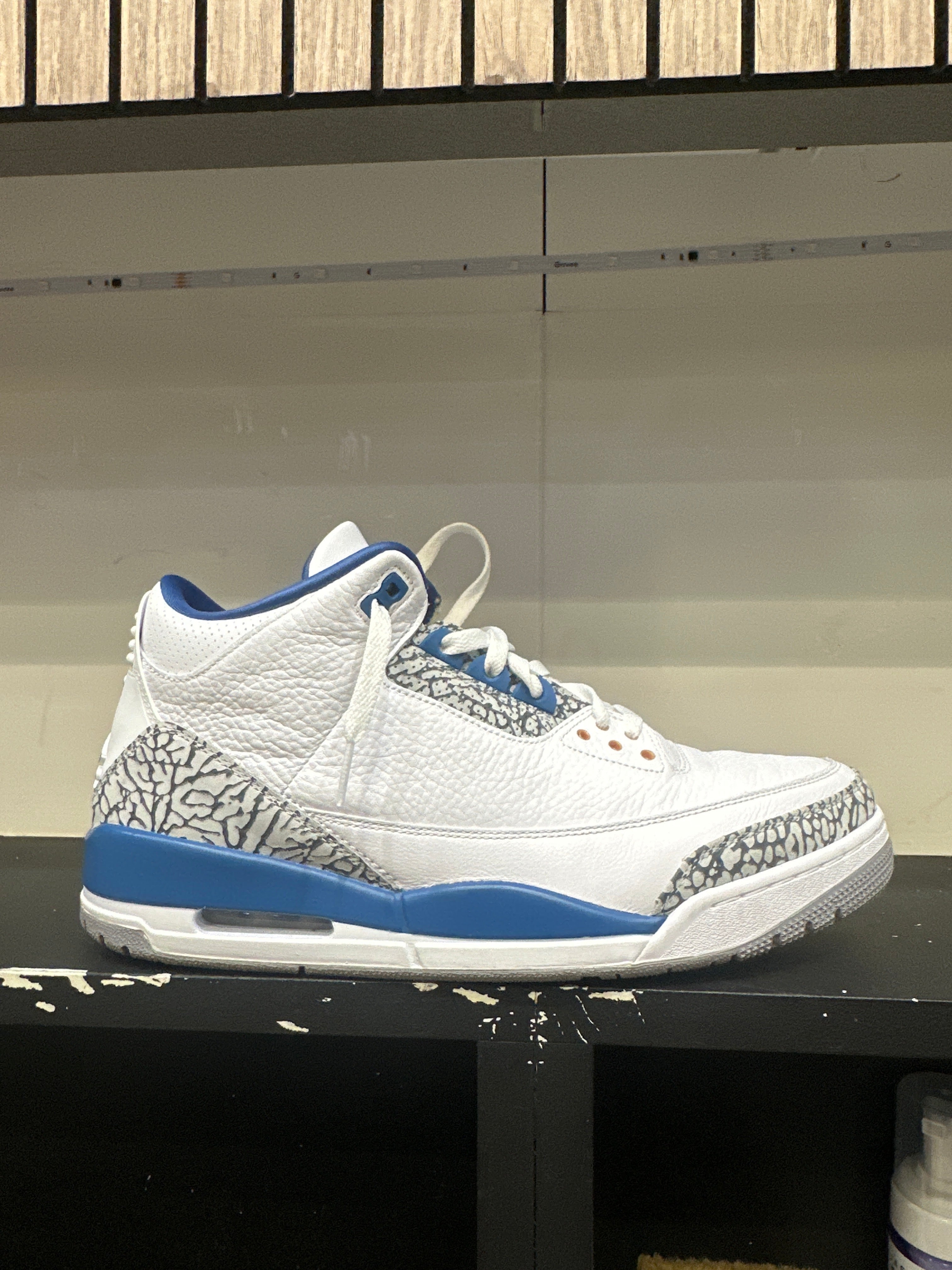 Air Jordan 3 "Wizards" (pre-owned)