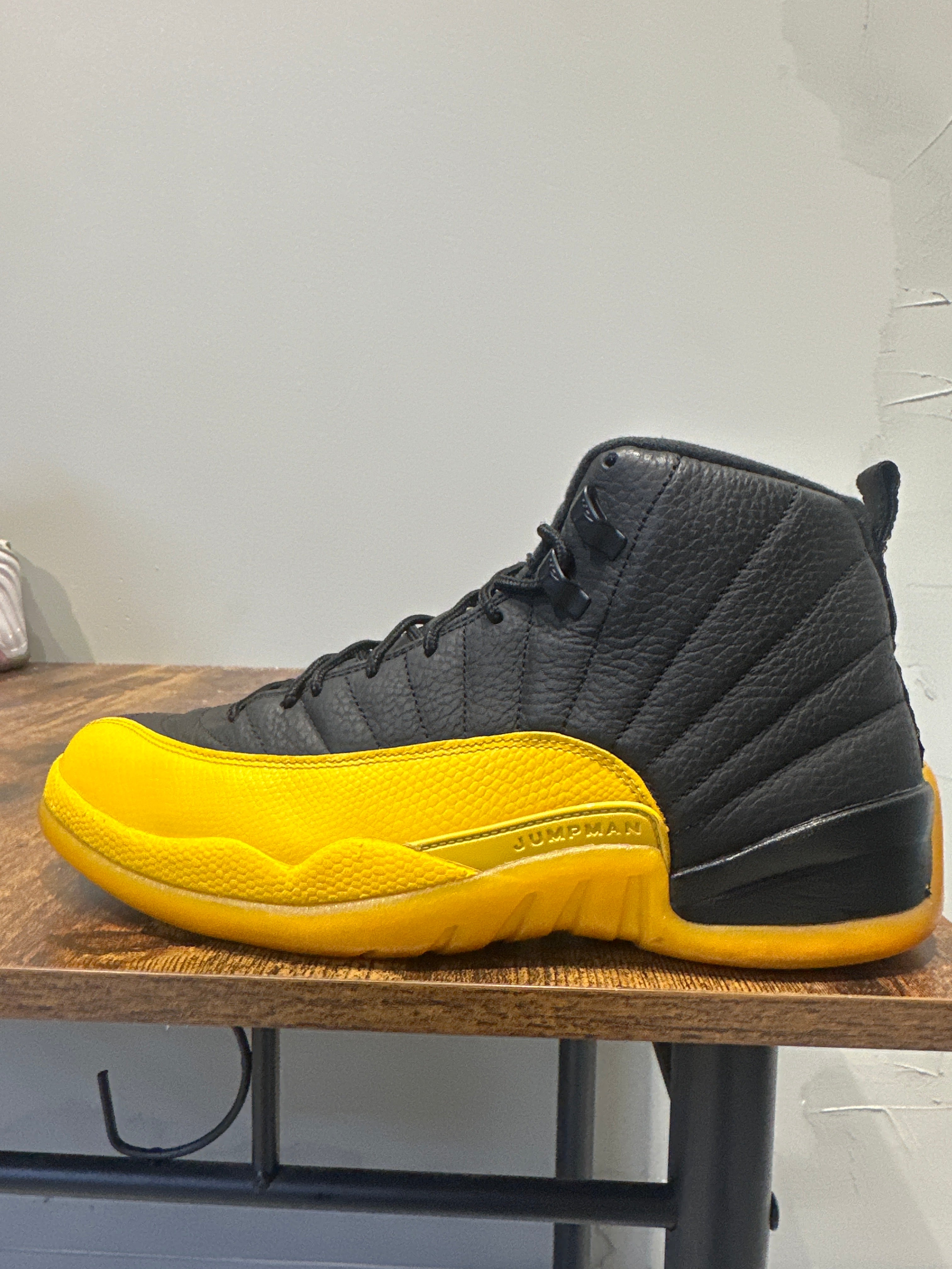 Air Jordan 12 "University Gold" (Pre-Owned)