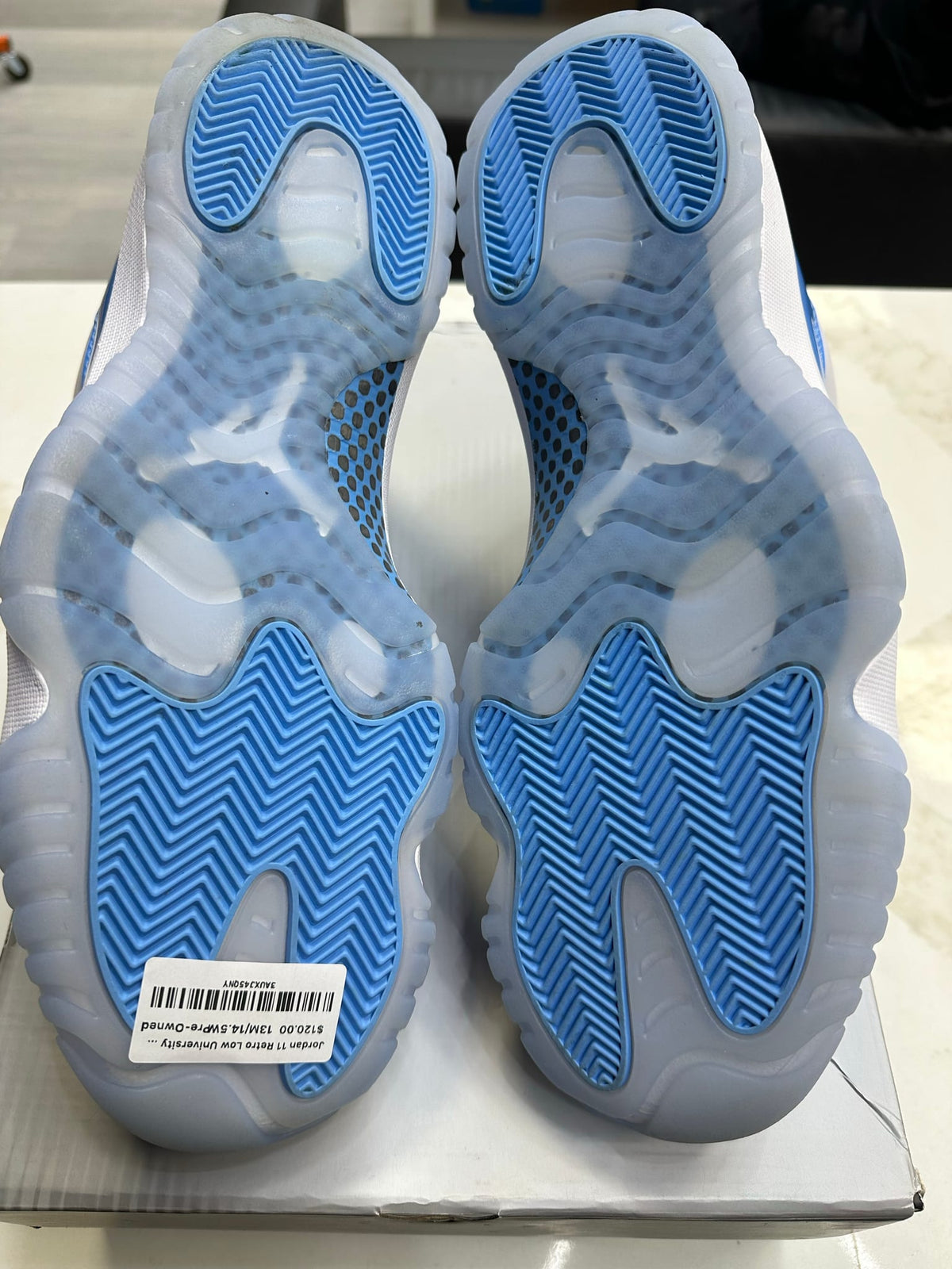 Jordan 11 Retro Low University Blue (2026)
