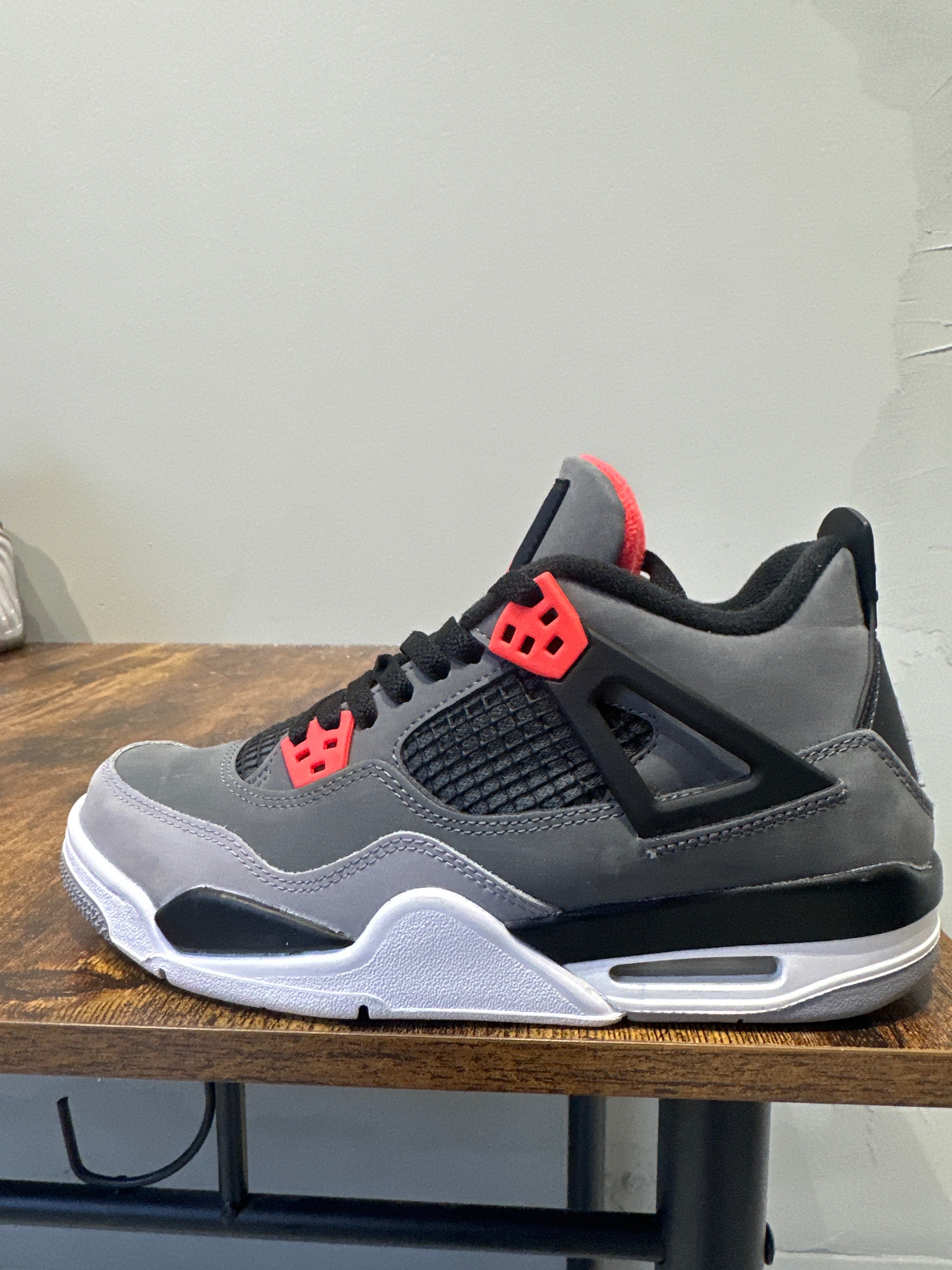 Air Jordan 4 "Infrared" (GS) (Pre-Owned)