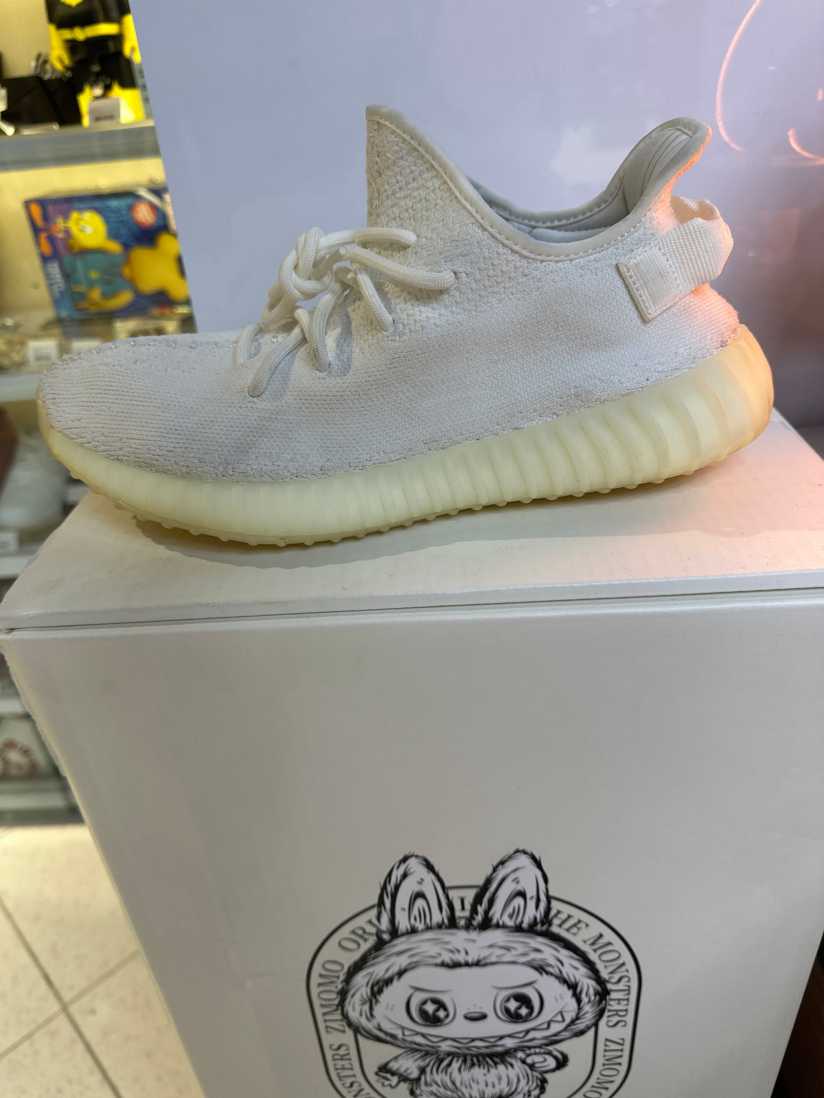 Adidas Yeezy 350 v2 "Cream" (pre-owned)