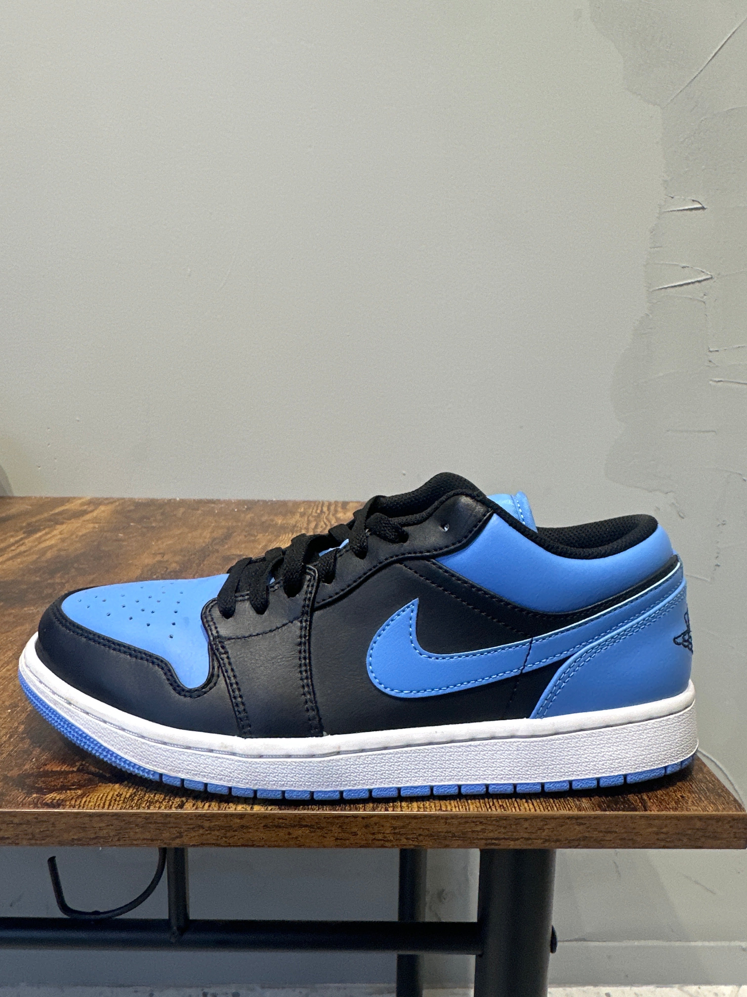 Air Jordan 1 Low "Black University Blue" (Pre-Owned)