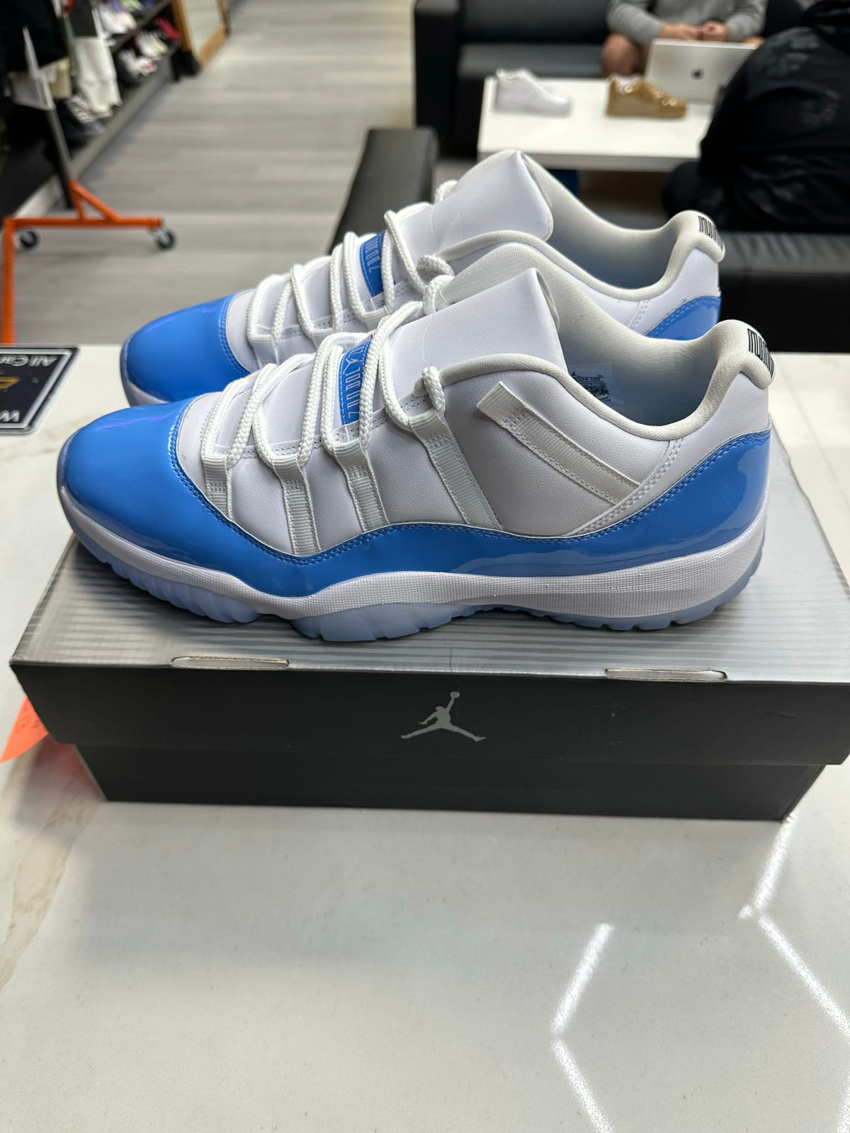 Jordan 11 Retro Low University Blue (2026)