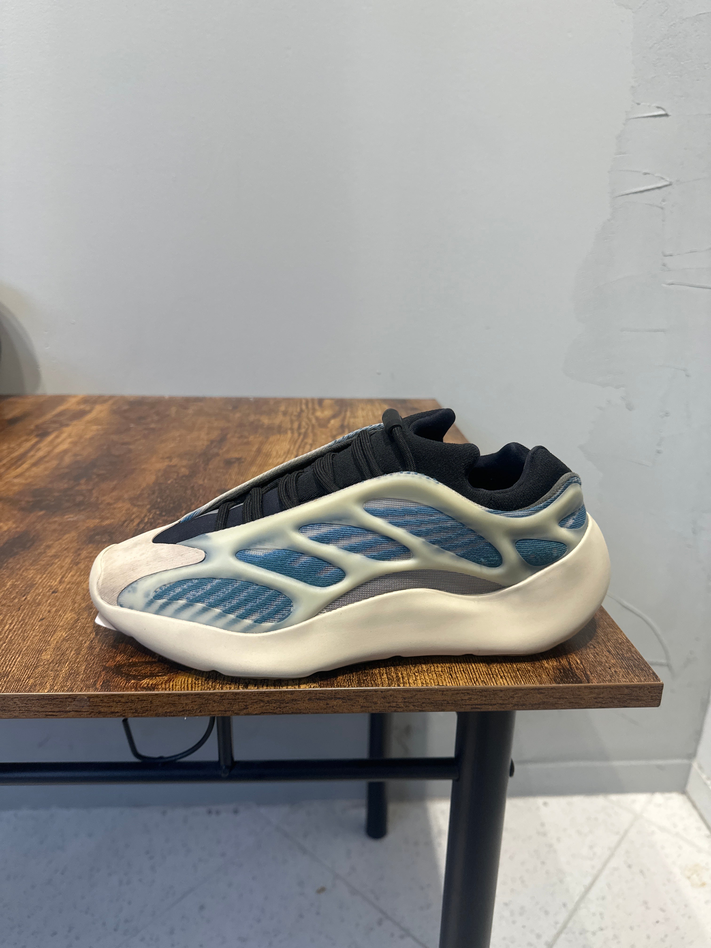 Adidas Yeezy 700v3 "Kyanite" (Pre-Owned)