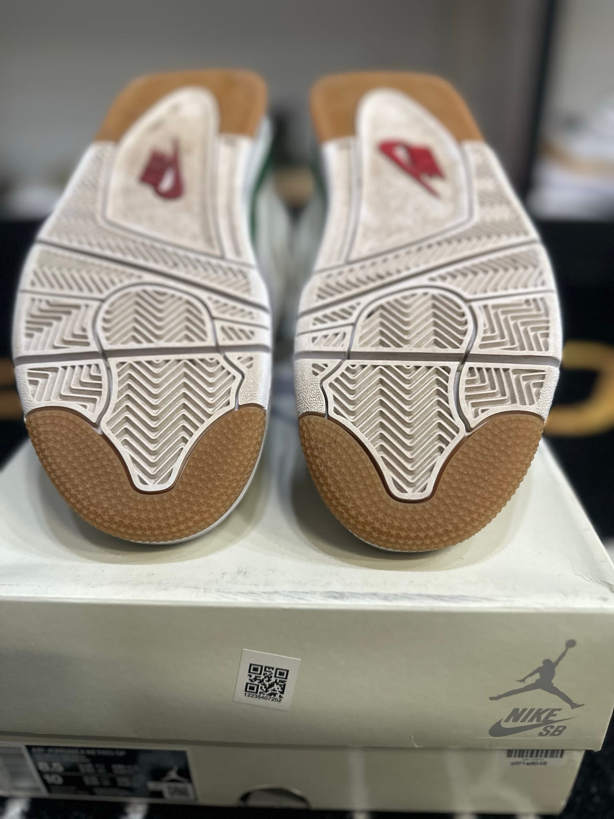 Air Jordan 4 Retro SB Pine Green