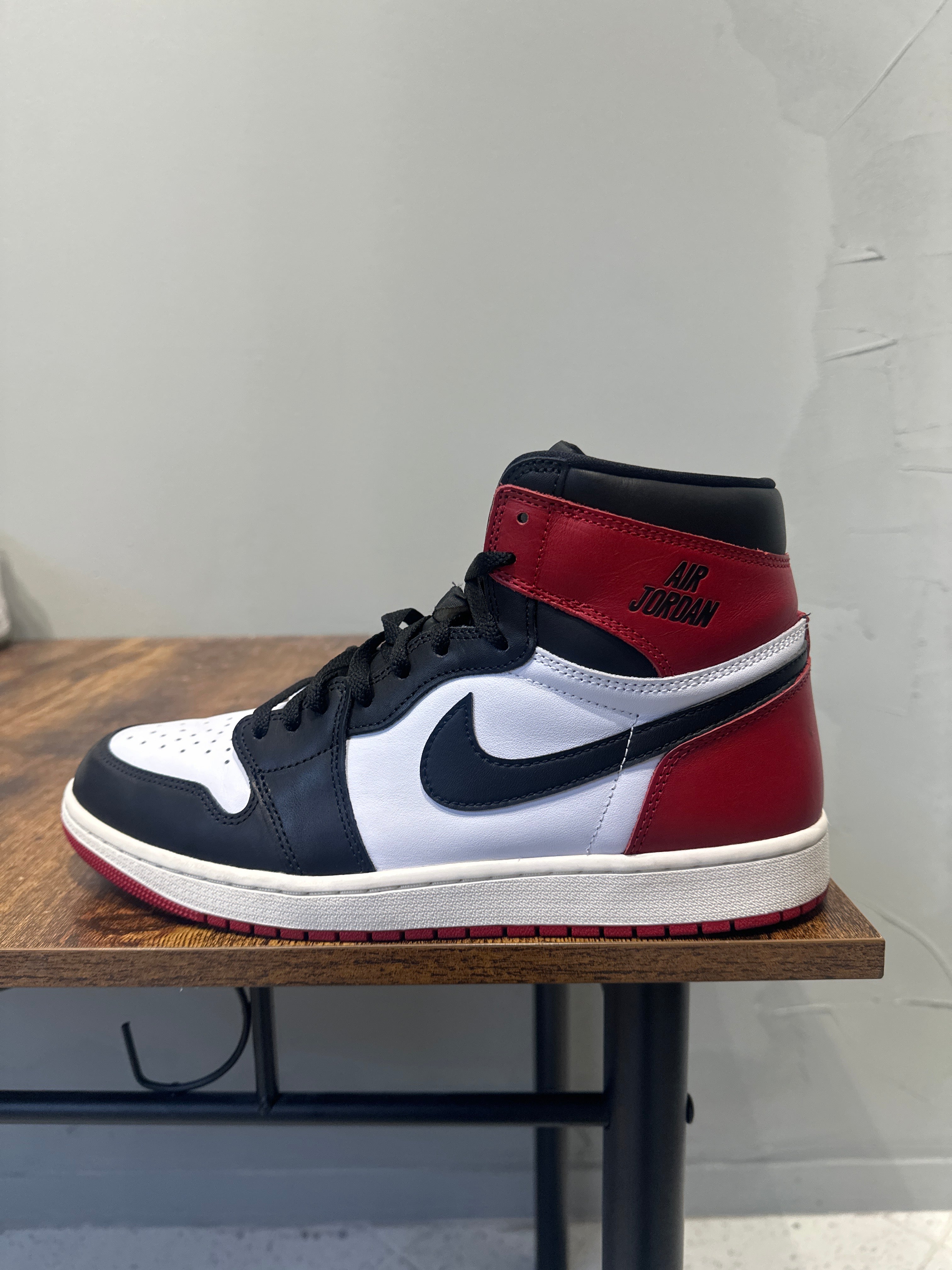 Air Jordan 1 High "Black Toe ReImagined" (Pre-Owned)