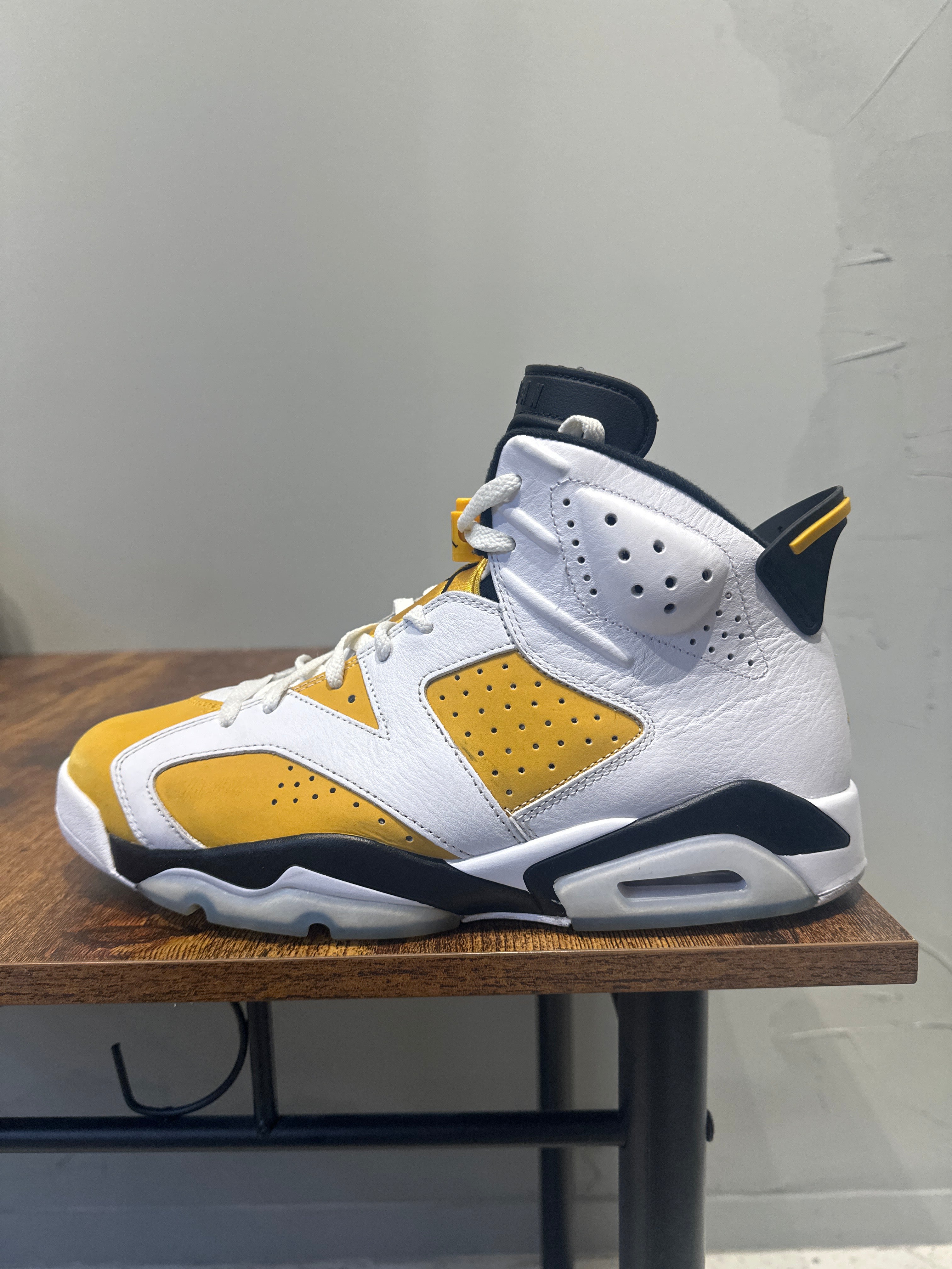 Air Jordan 6 "Ochre" (Pre-Owned)