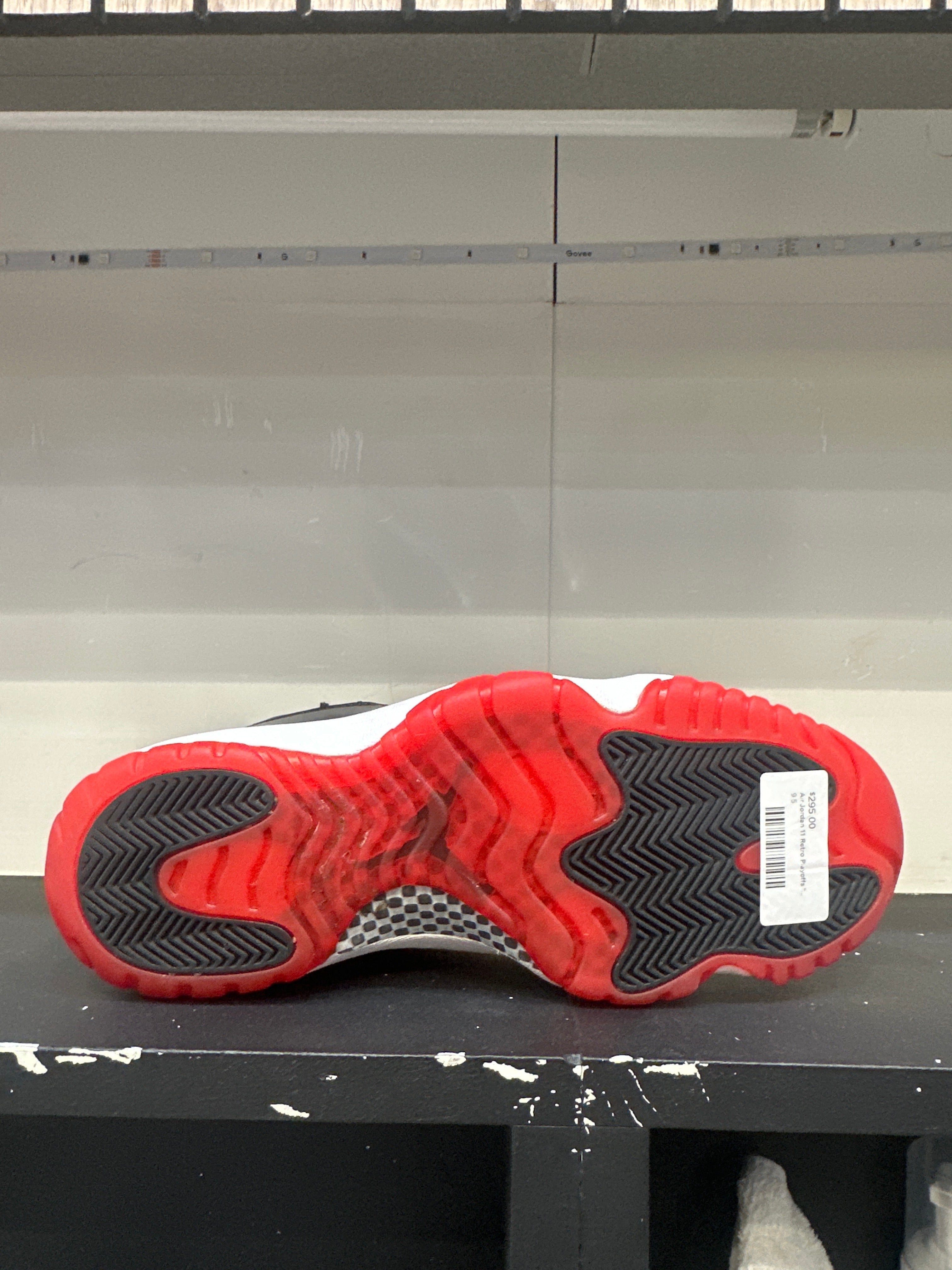 Air Jordan 11 Retro Playoffs "Bred" (2019) (pre-owned)