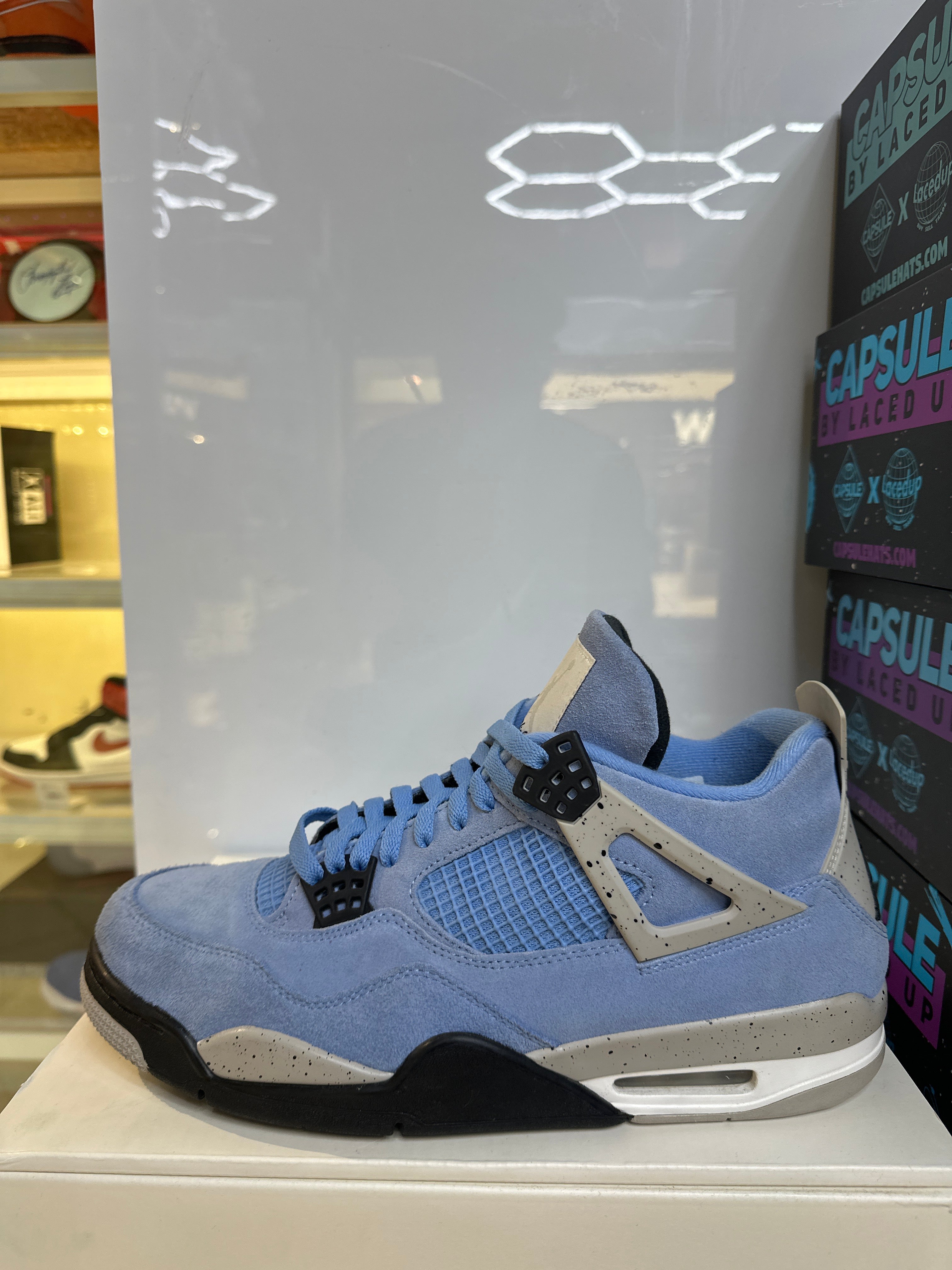 Air Jordan 4 "University Blue" (Pre-Owned)
