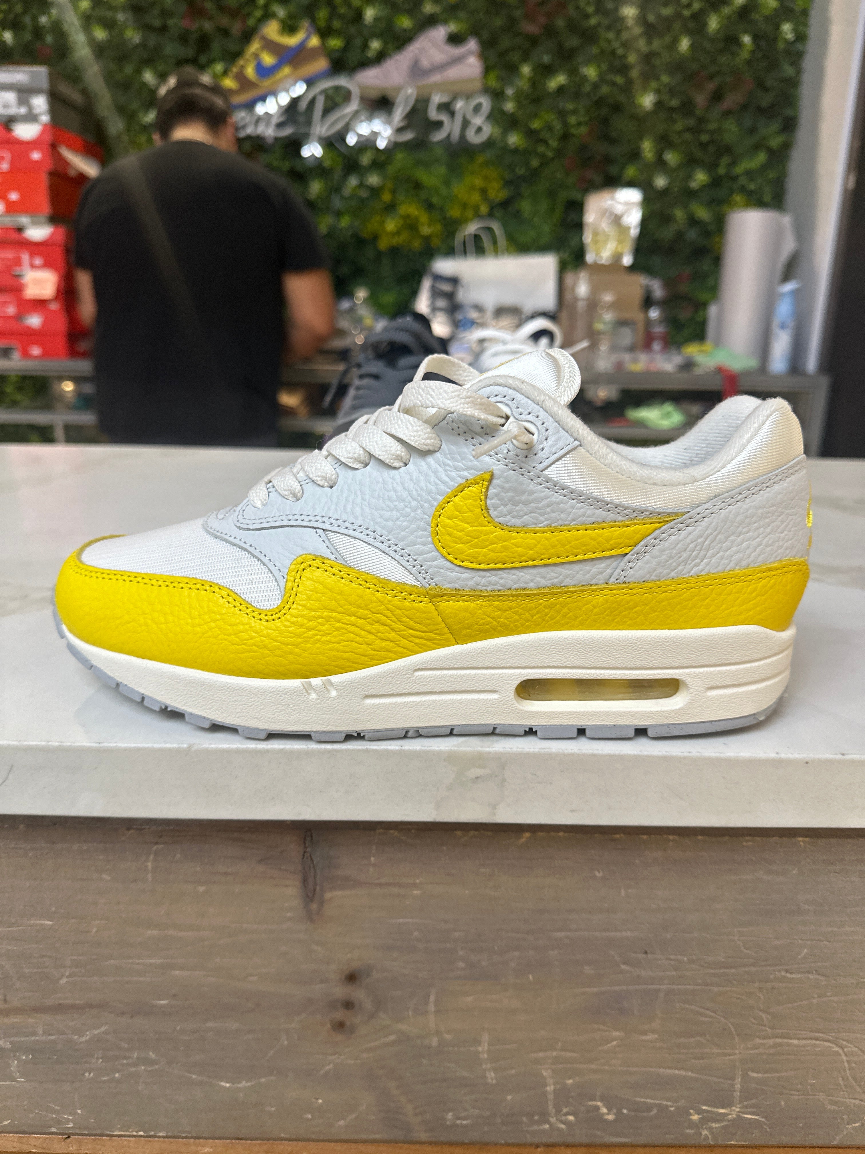 Nike Air Max 1 "Tour Yellow" (pre-owned)