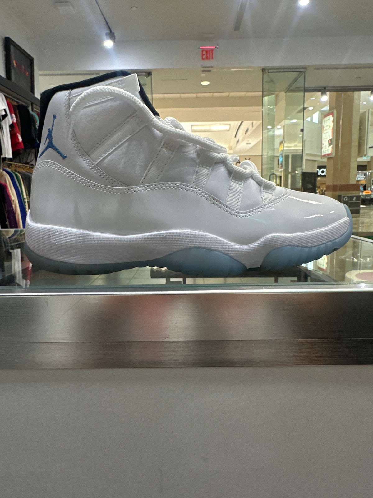 Air Jordan 11 "Legend Blue" (2024) (pre-owned)