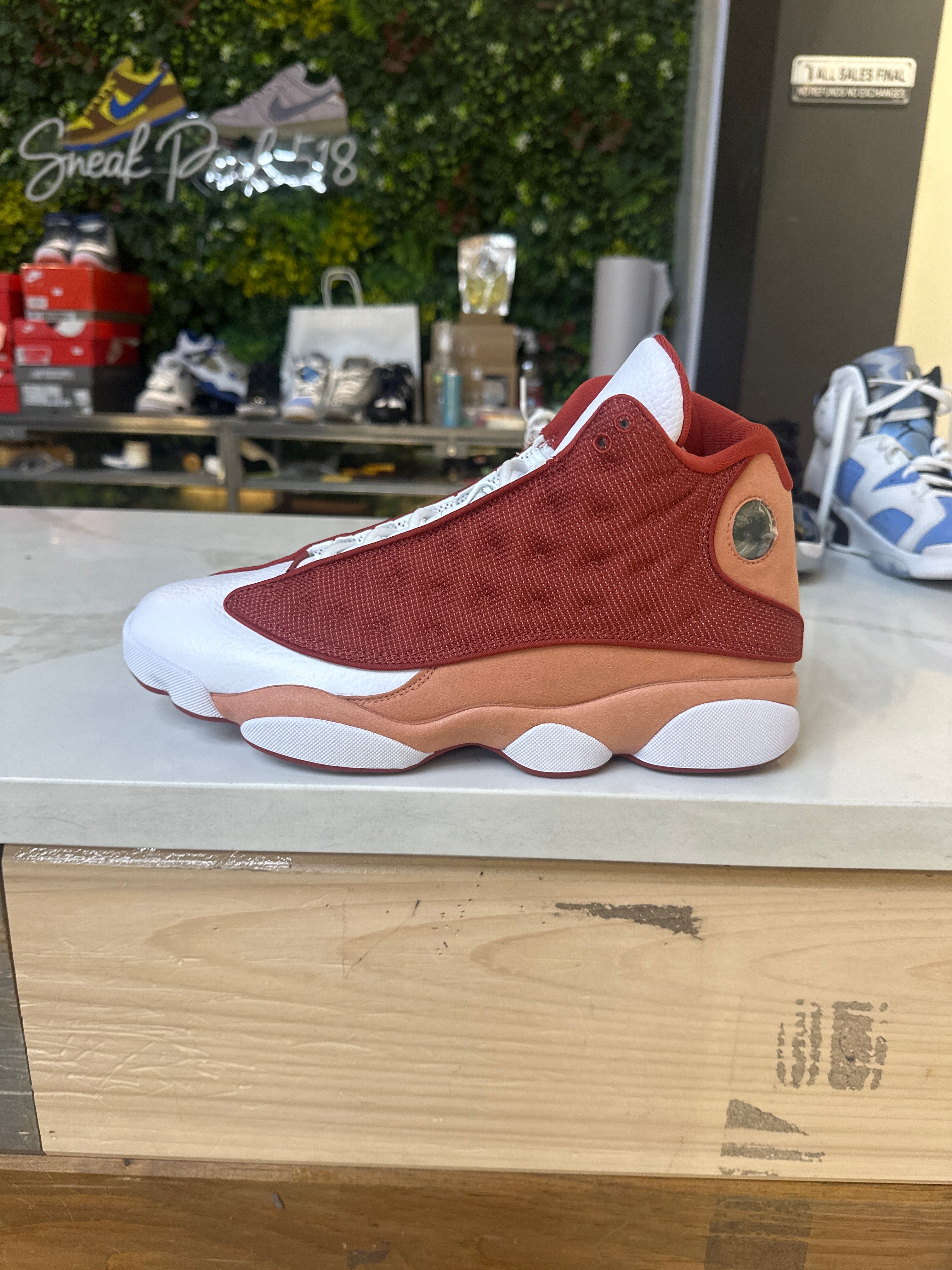 Air Jordan 13 "Dunes Red" (pre-owned)