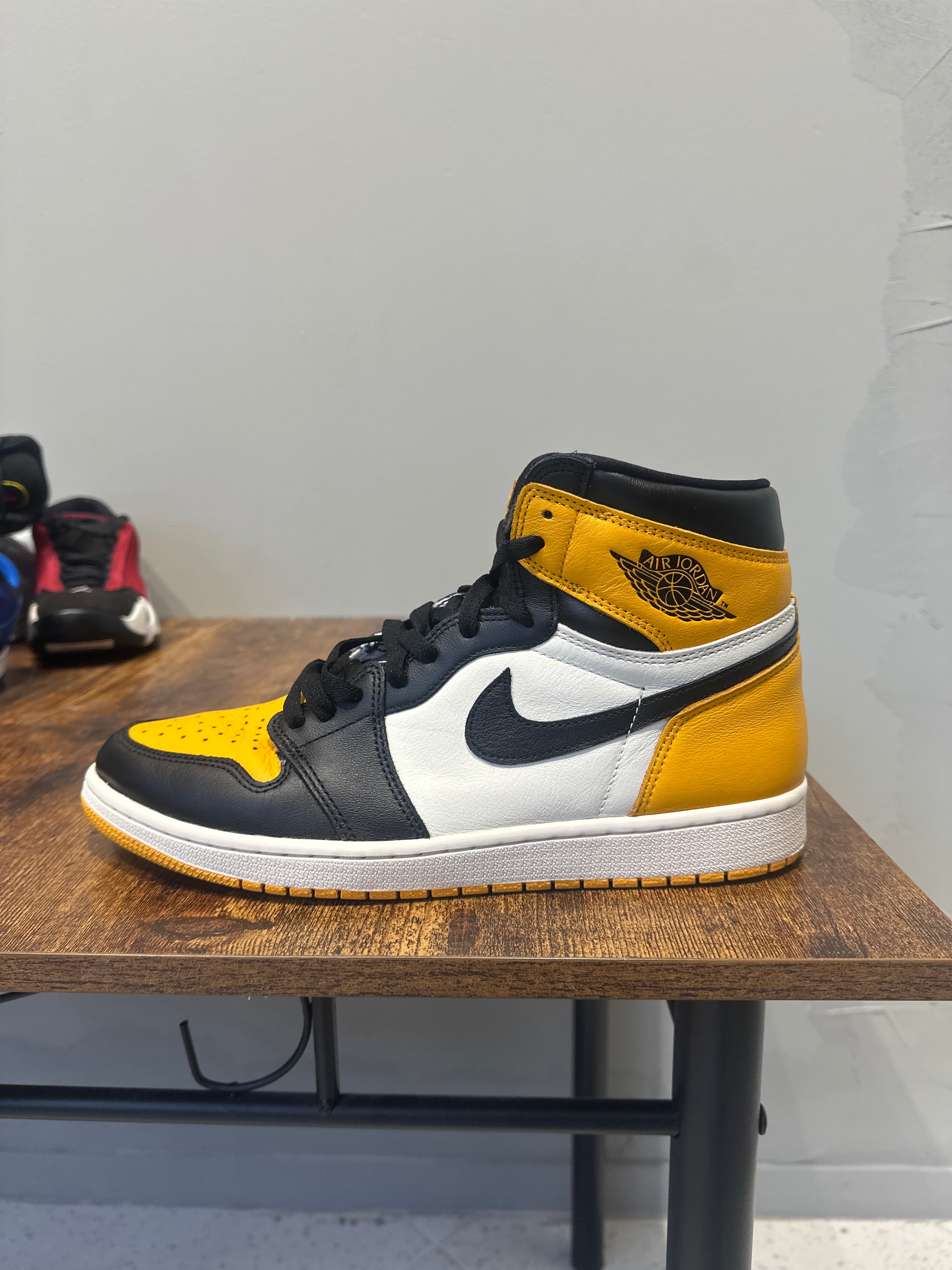 Air Jordan 1 High "Taxi" (Pre-Owned)