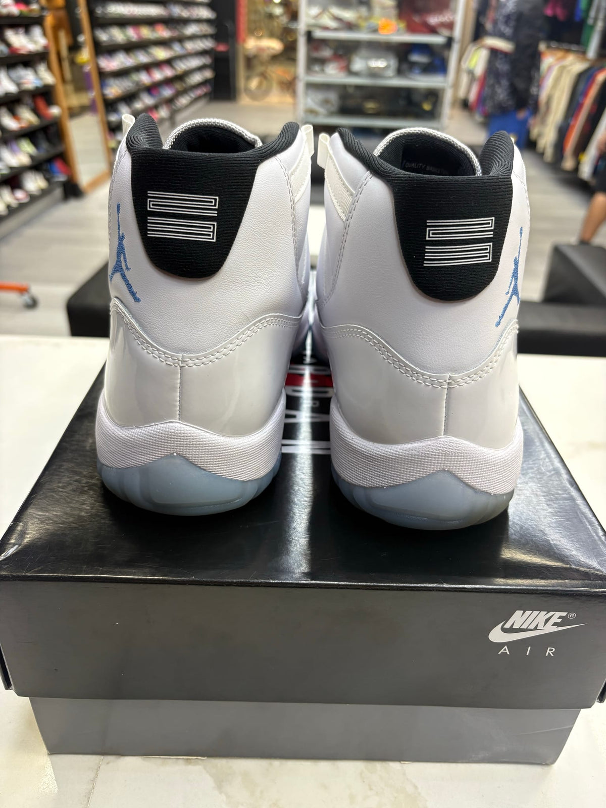 Jordan 11 Retro Legend Blue (2024)