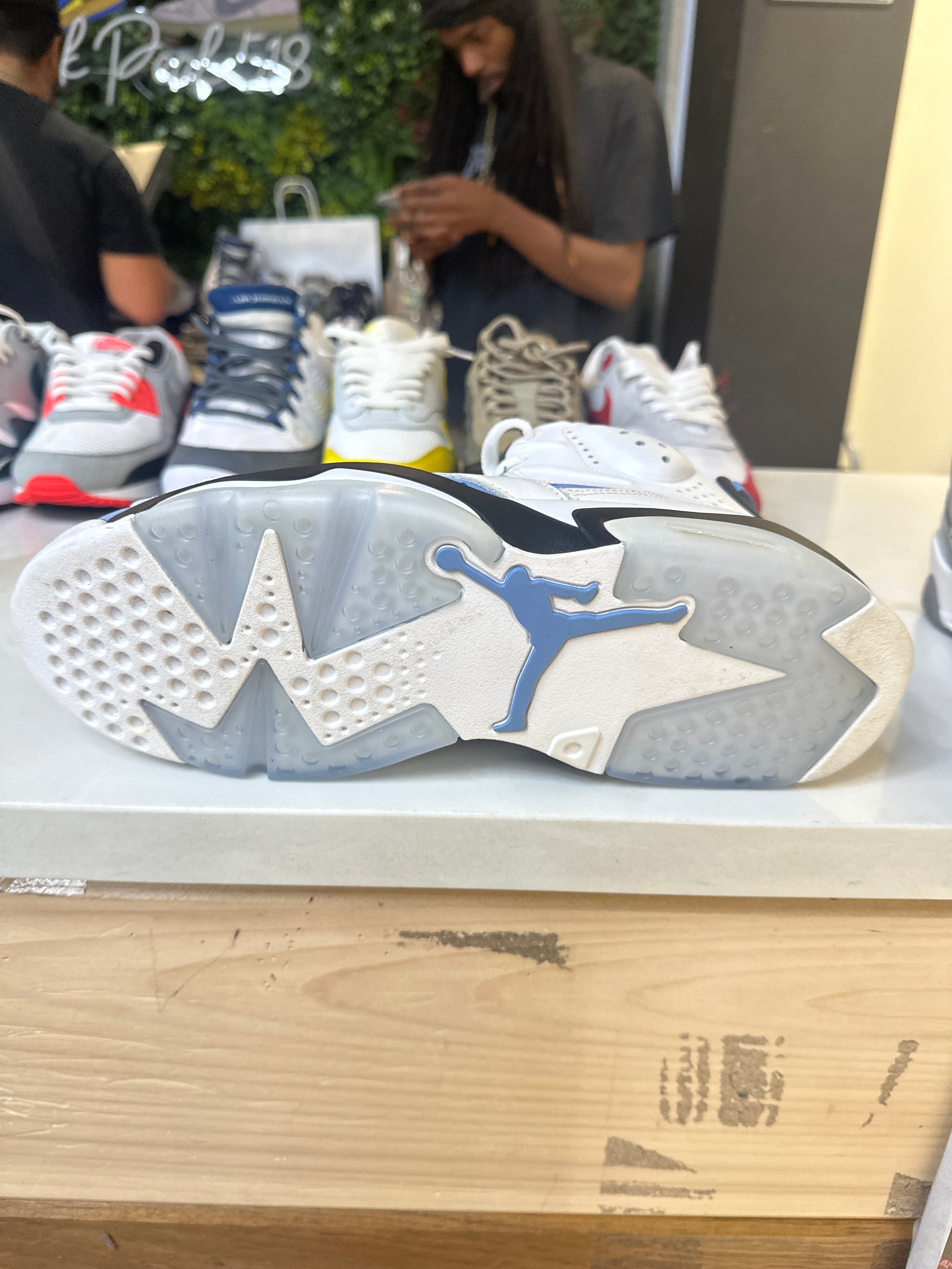 Air Jordan 6 "UNC Blue" (pre-owned)