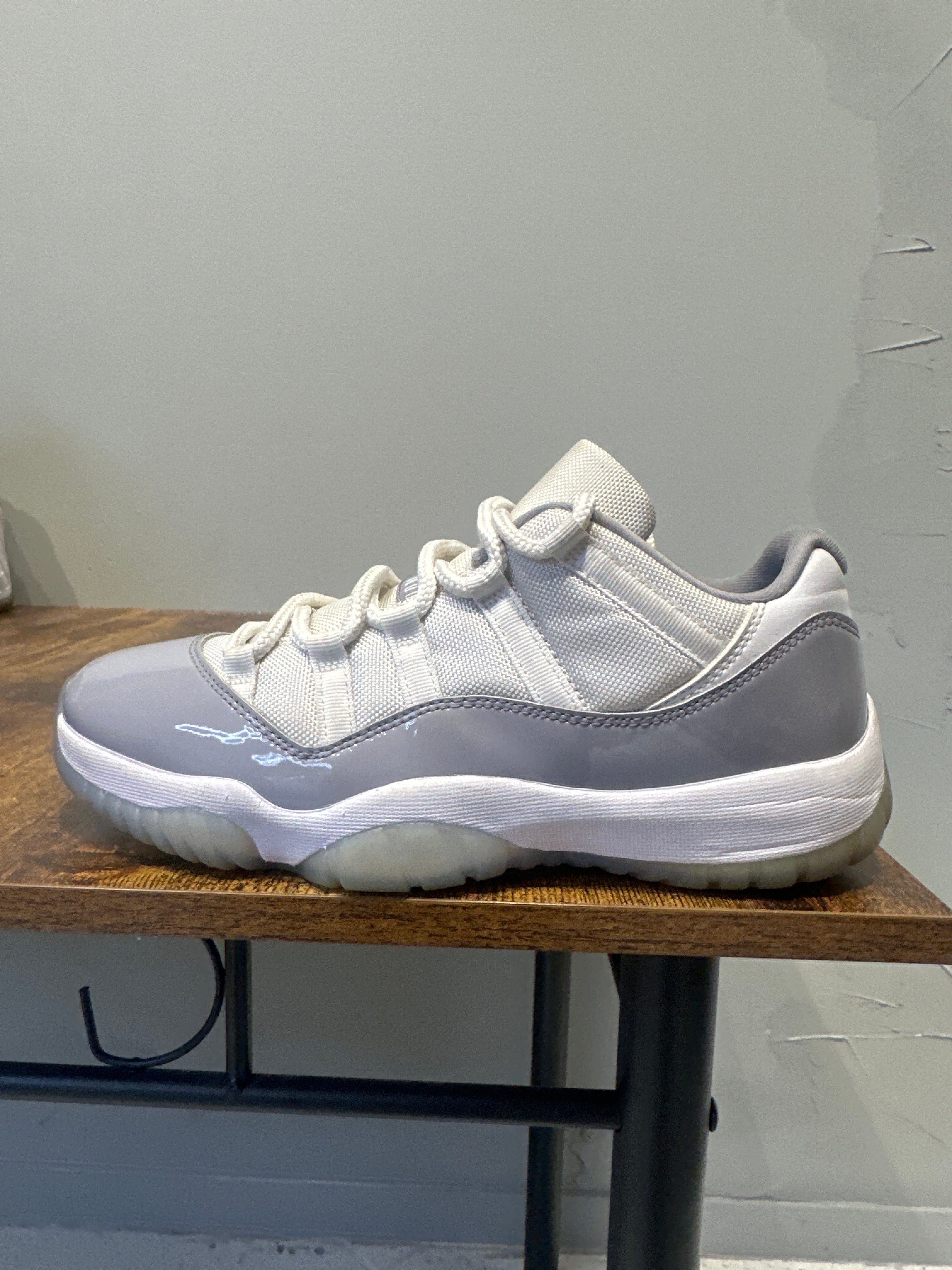 Air Jordan 11 Low "Cement Grey" (Pre-Owned)