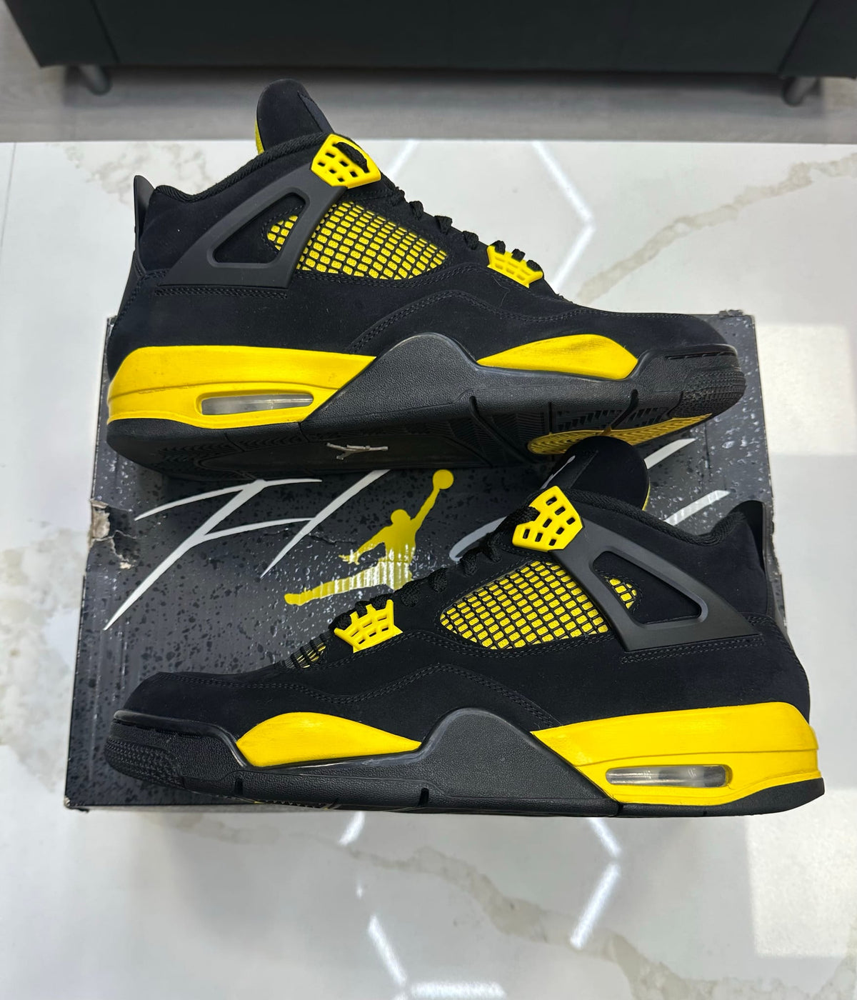 Jordan 4 Retro Thunder (2023)