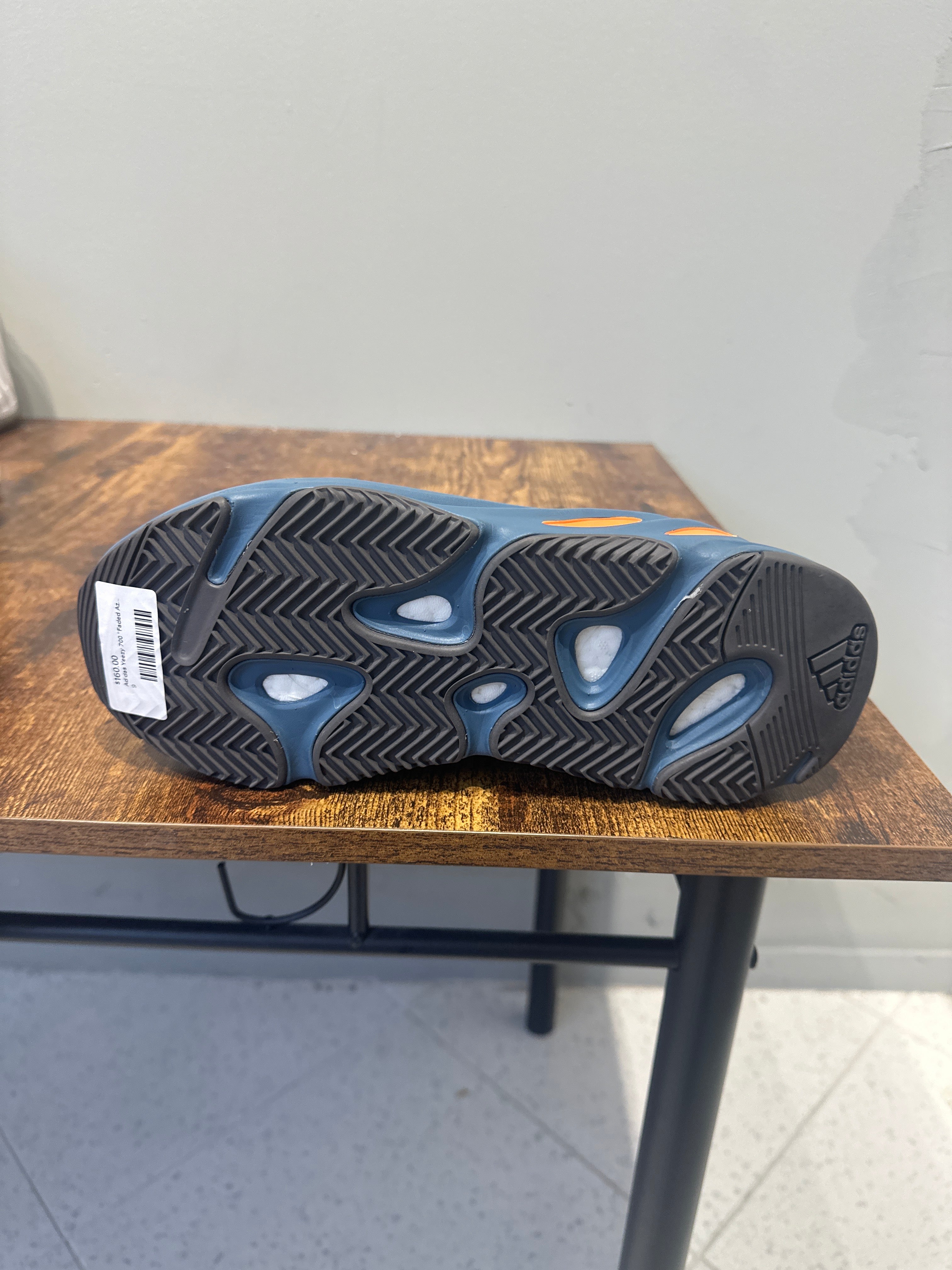 Adidas Yeezy 700 "Faded Azure" (Pre-Owned)