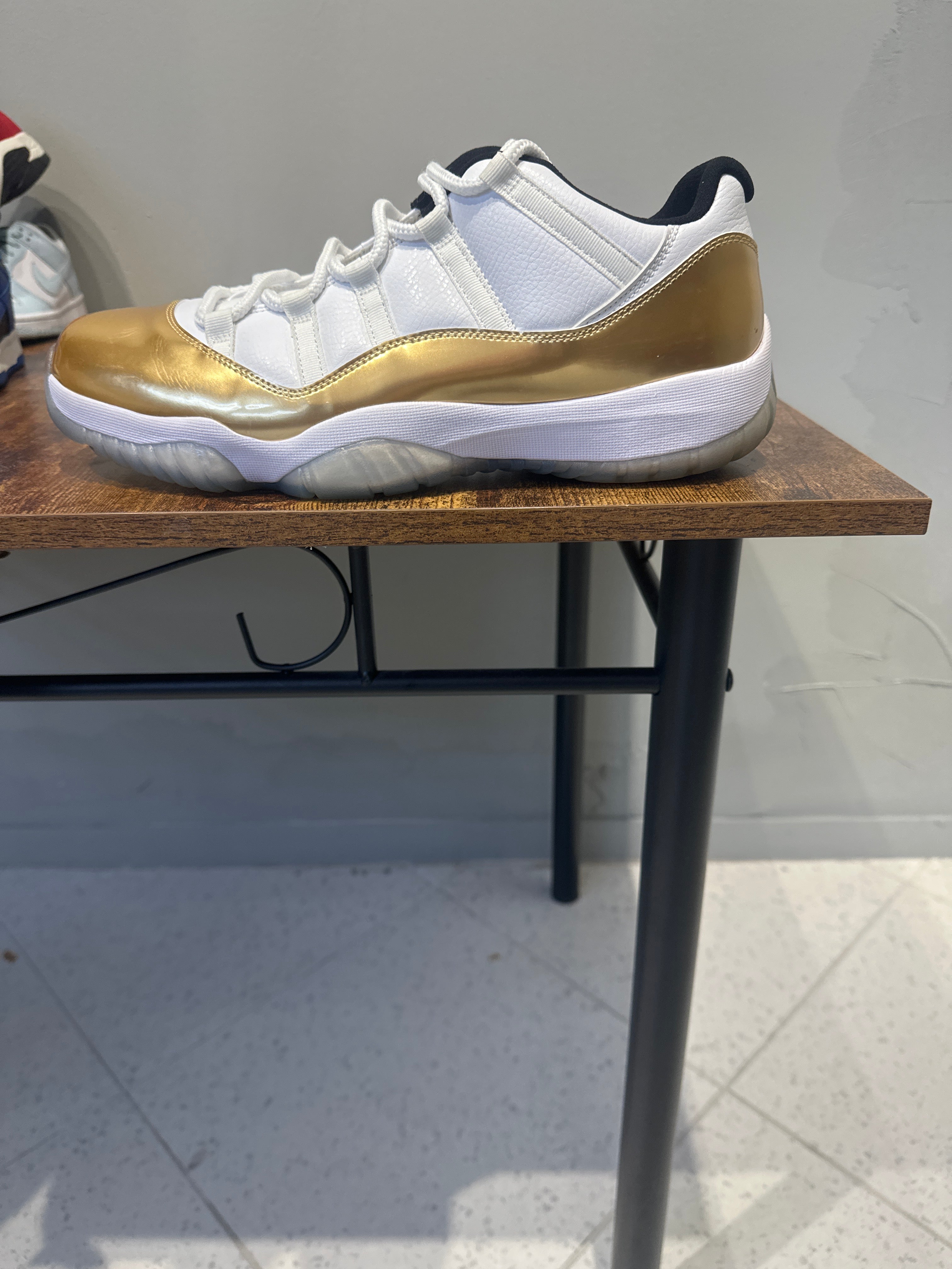 Air Jordan 11 Low "Closing Ceremony" (Pre-Owned)