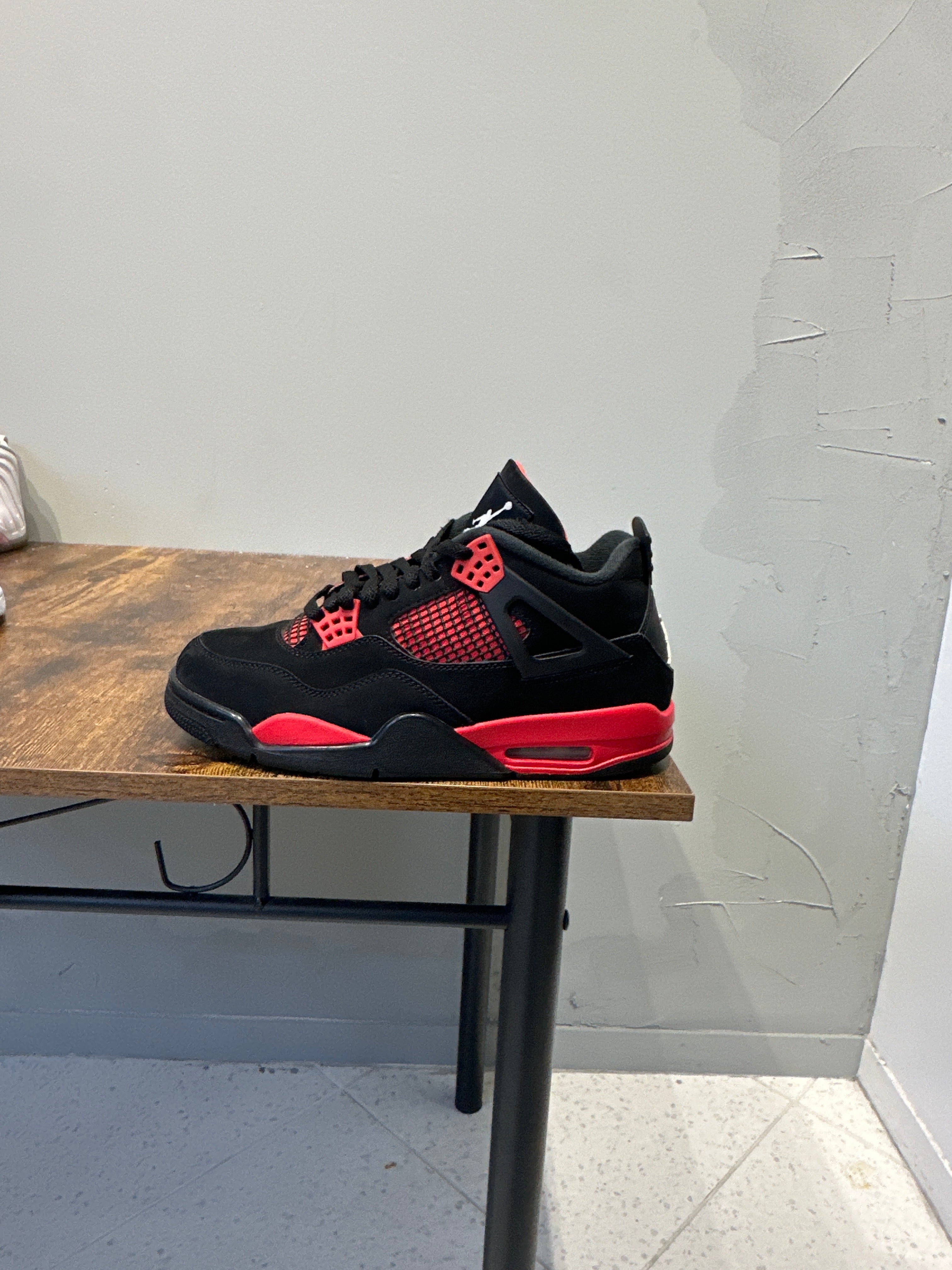 Air Jordan 4 "Red Thunder" (Pre-Owned)