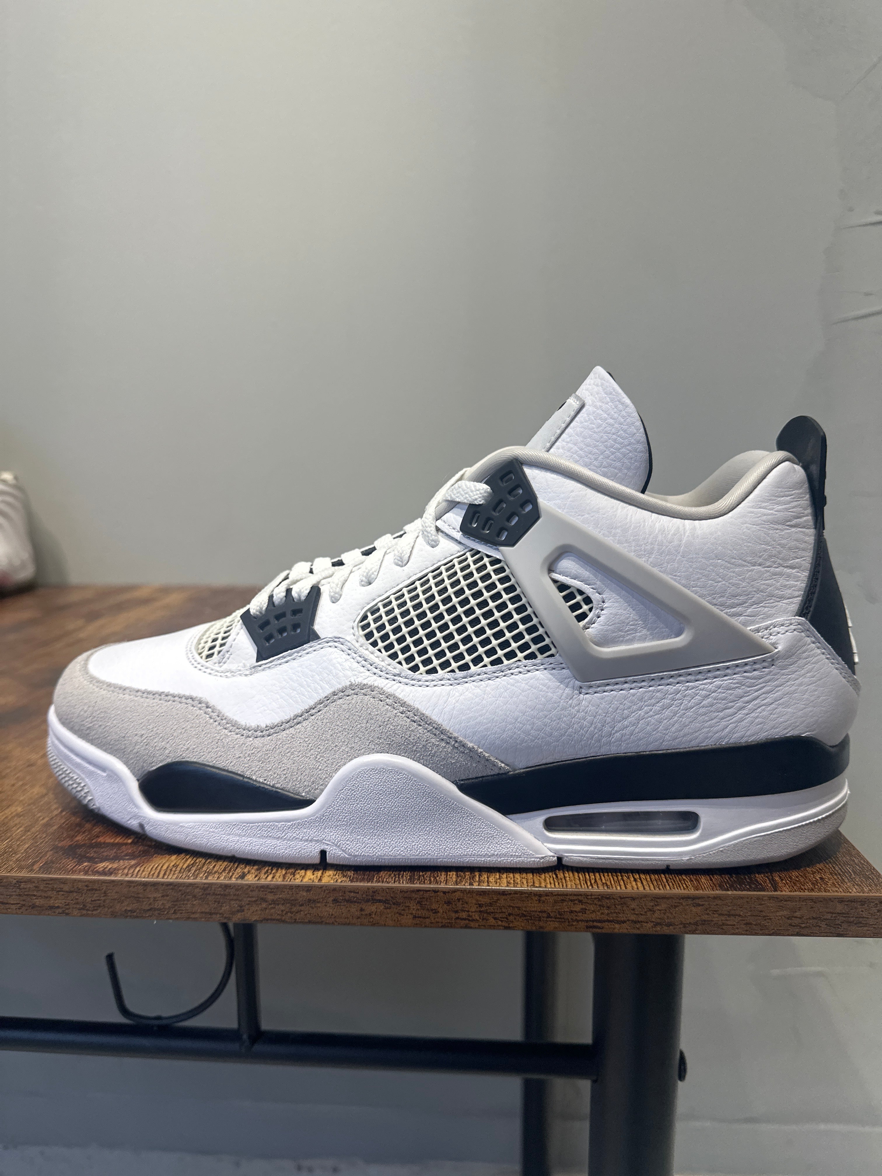 Air Jordan 4 "Military Black"(Pre-Owned)
