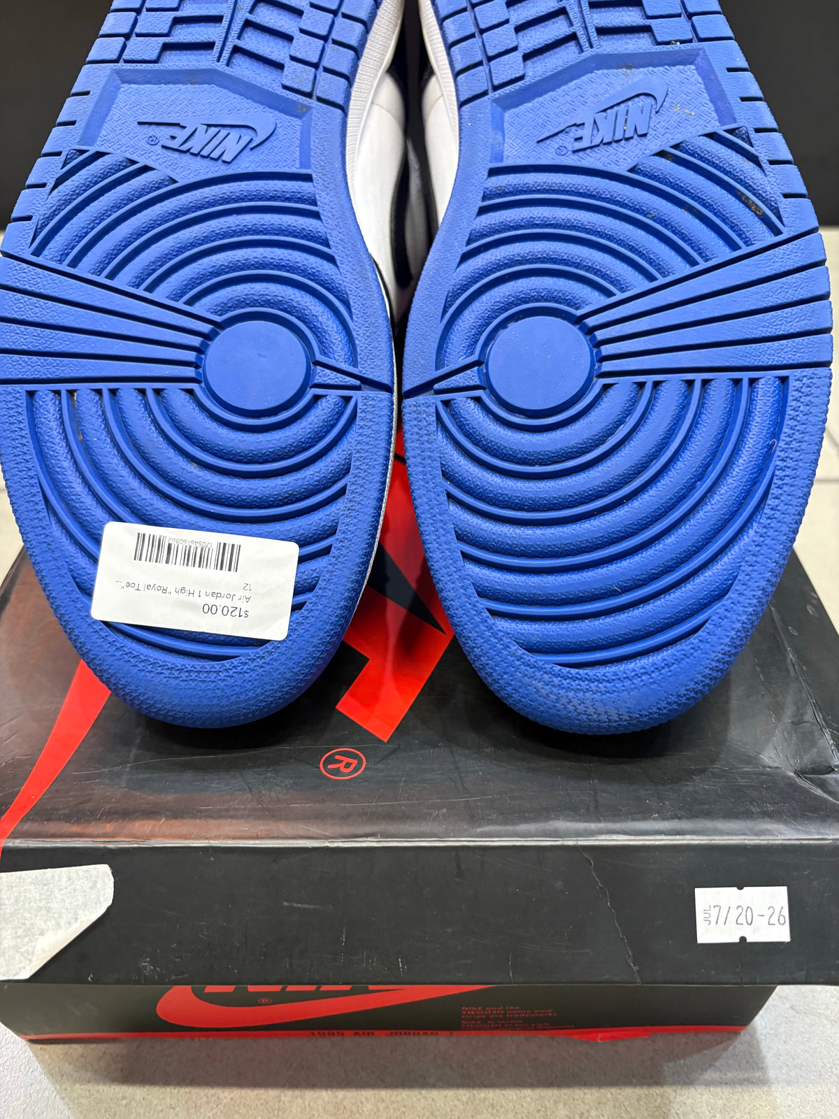 Air Jordan 1 Retro High Royal Toe