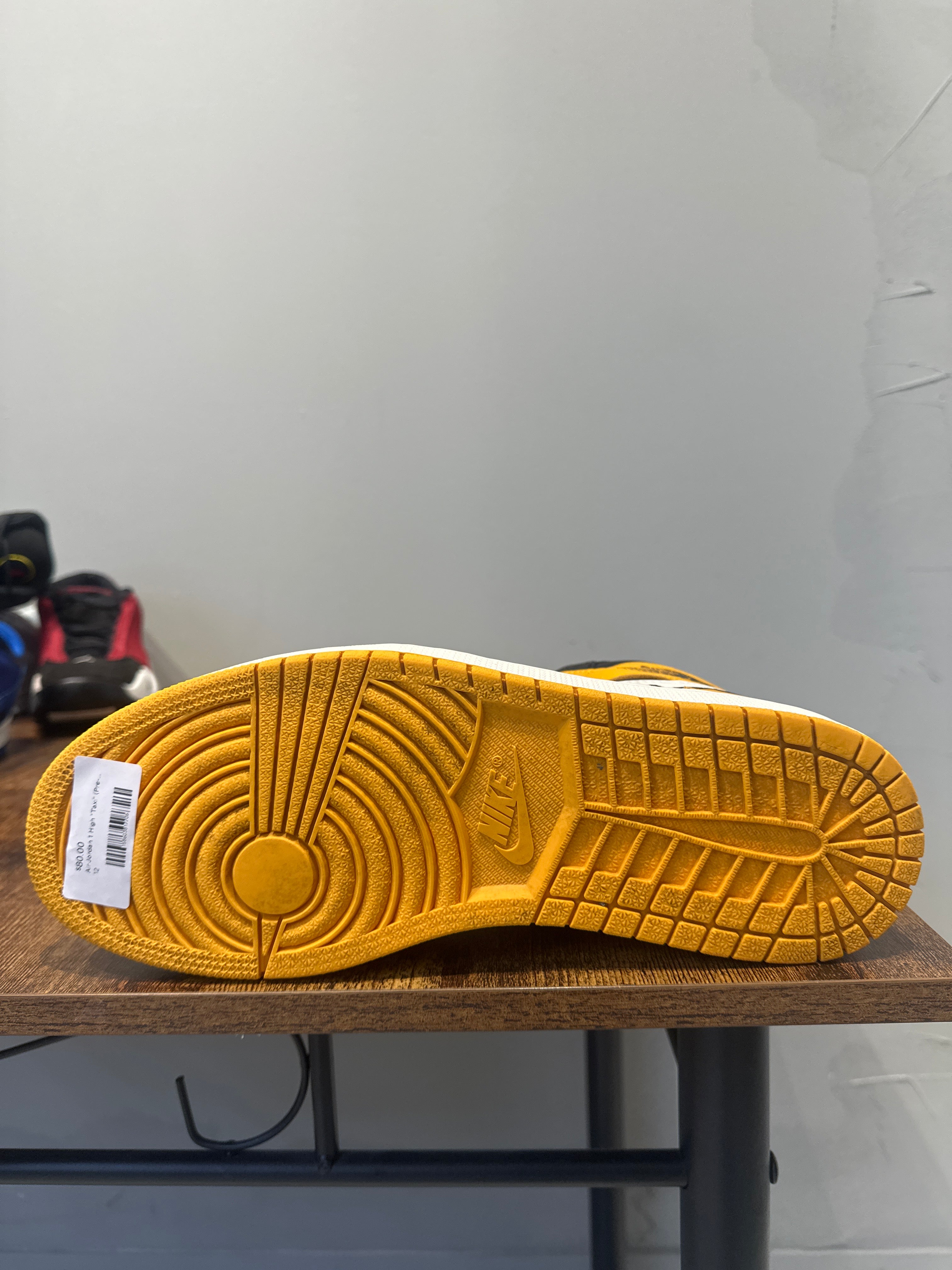 Air Jordan 1 High "Taxi" (Pre-Owned)