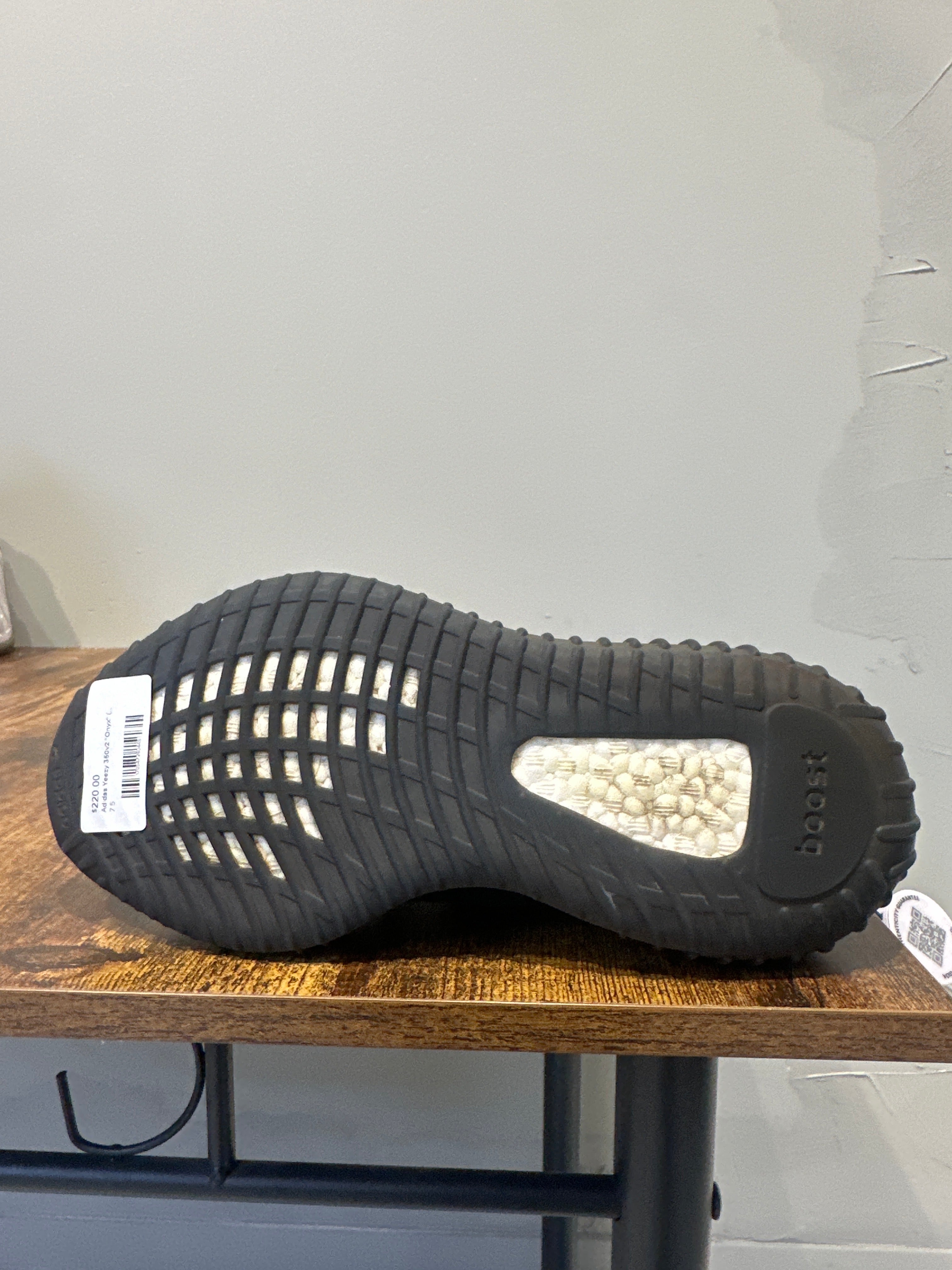 Adidas Yeezy 350v2 "Onyx" (Pre-Owned)