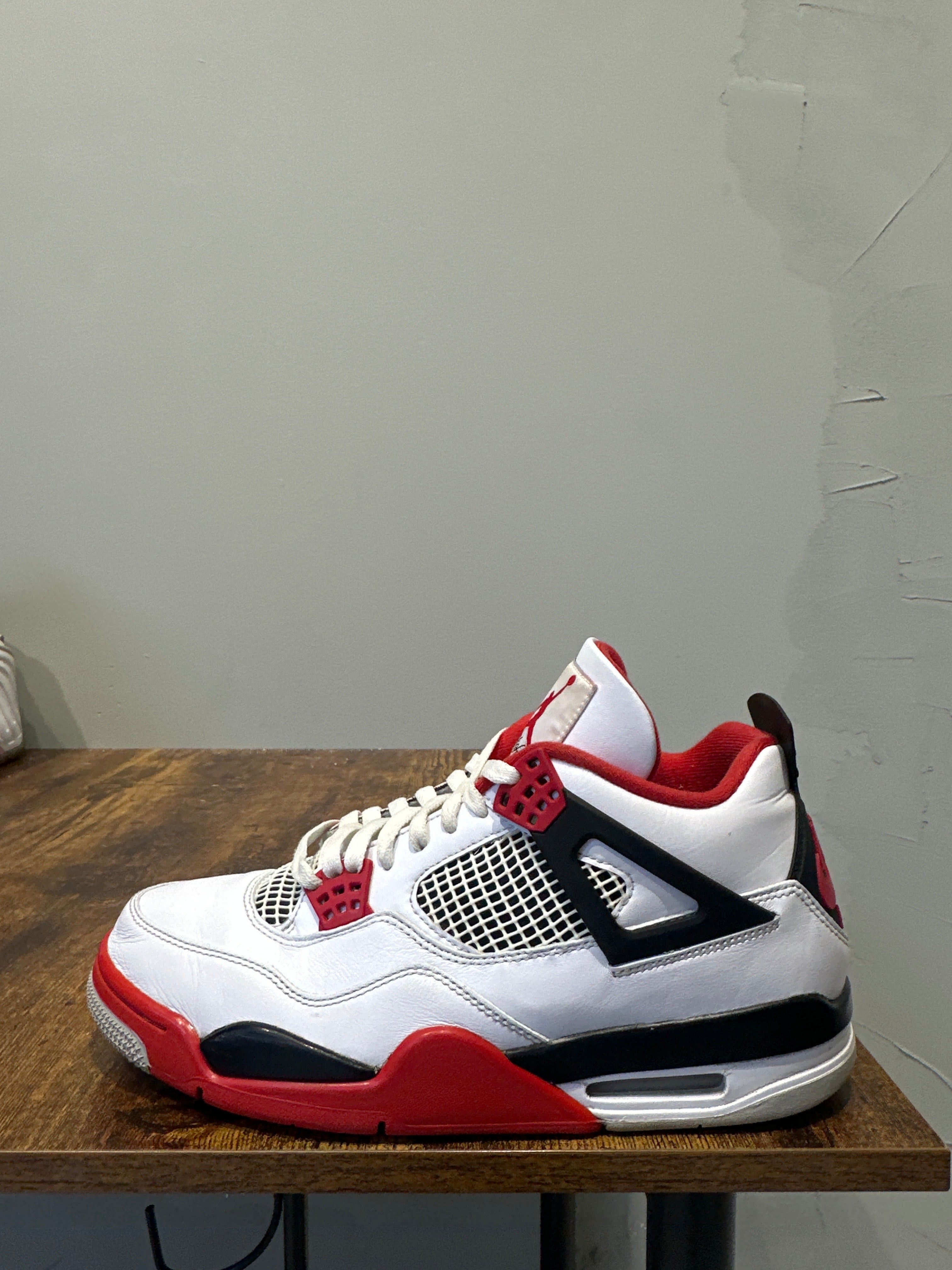 Air Jordan 4 "Fire Red" (2020) (Pre-Owned)
