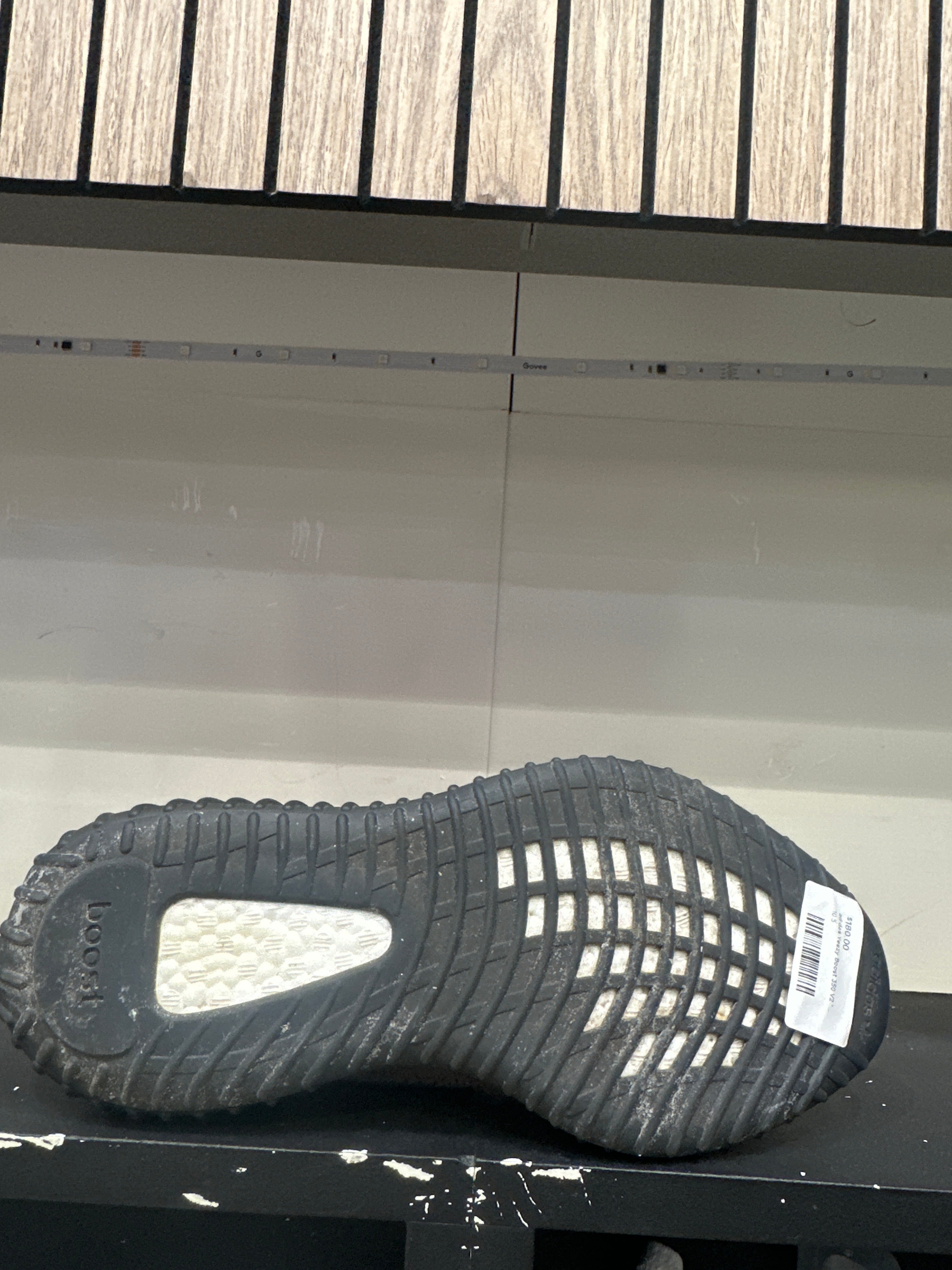 adidas Yeezy Boost 350 V2 "Carbon Beluga" (pre-owned)