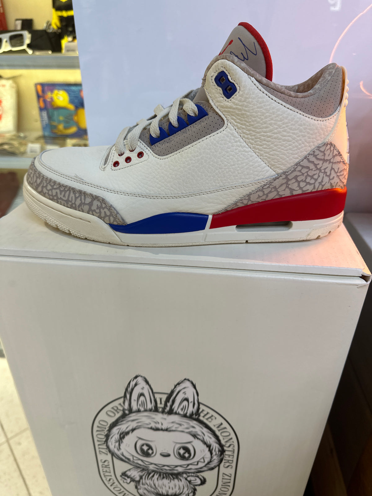 Air Jordan 3 "International Flight" (pre-owned)
