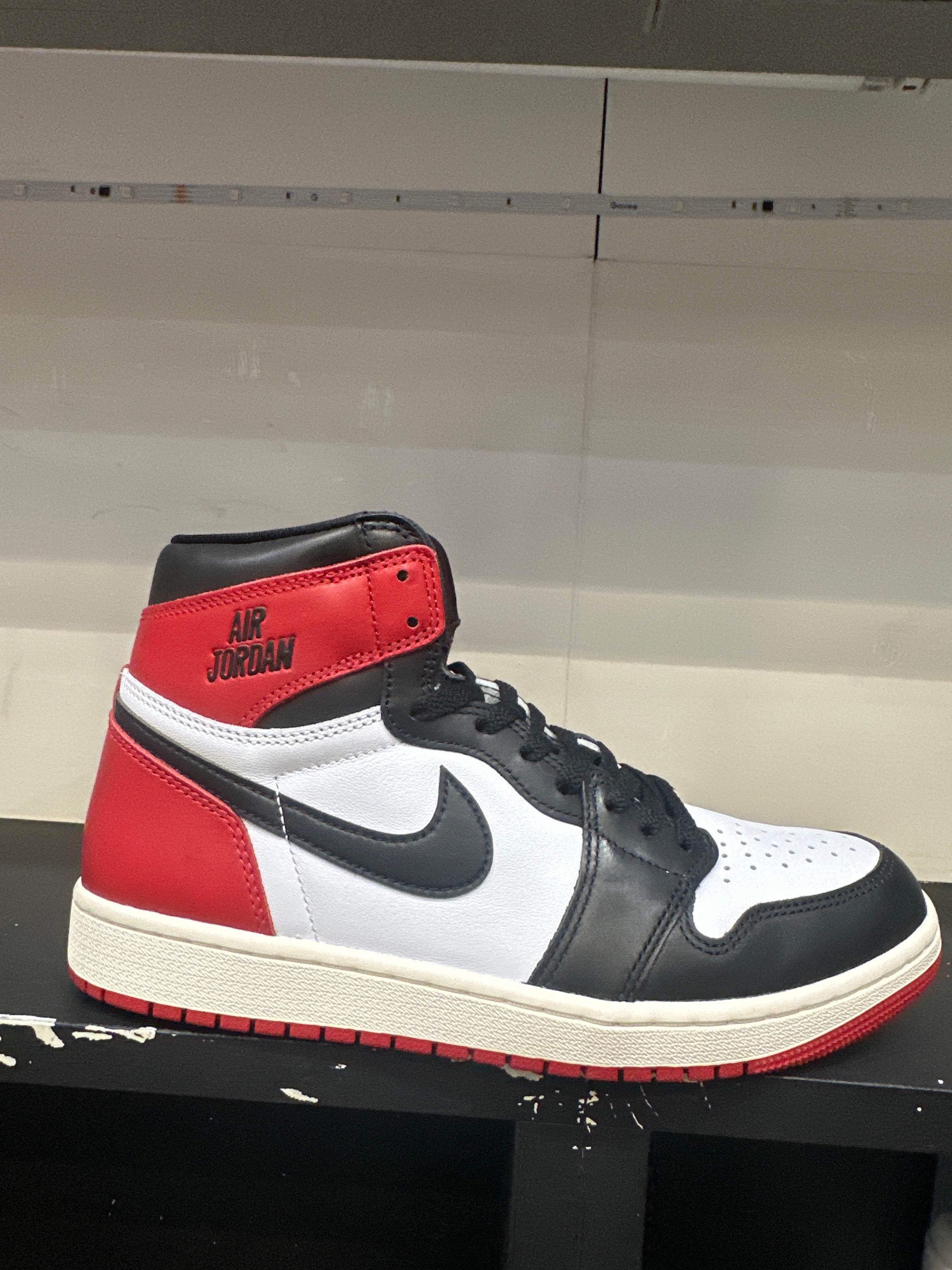 Air Jordan 1 High "Black Toe ReImagined" (Pre-Owned)