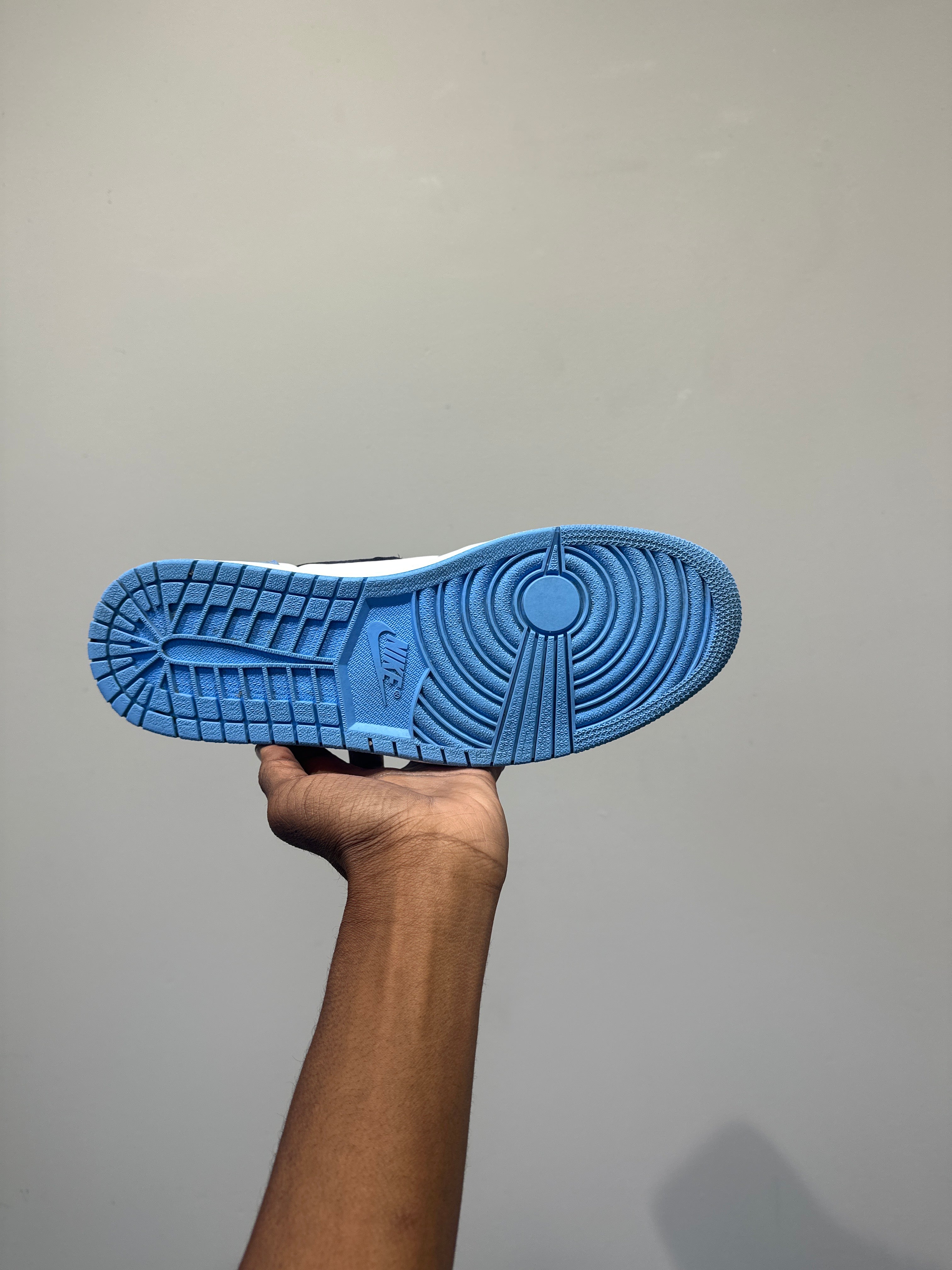 Air Jordan 1 High "University Blue" (pre-owned)