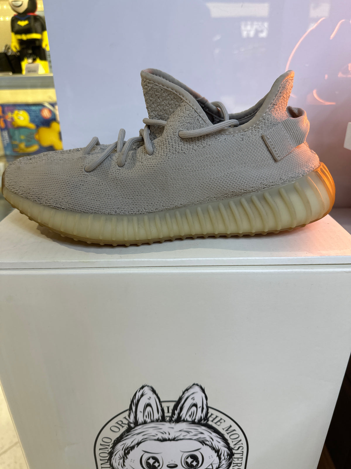Adidas Yeezy 350 v2 "Sesame" (pre-owned)