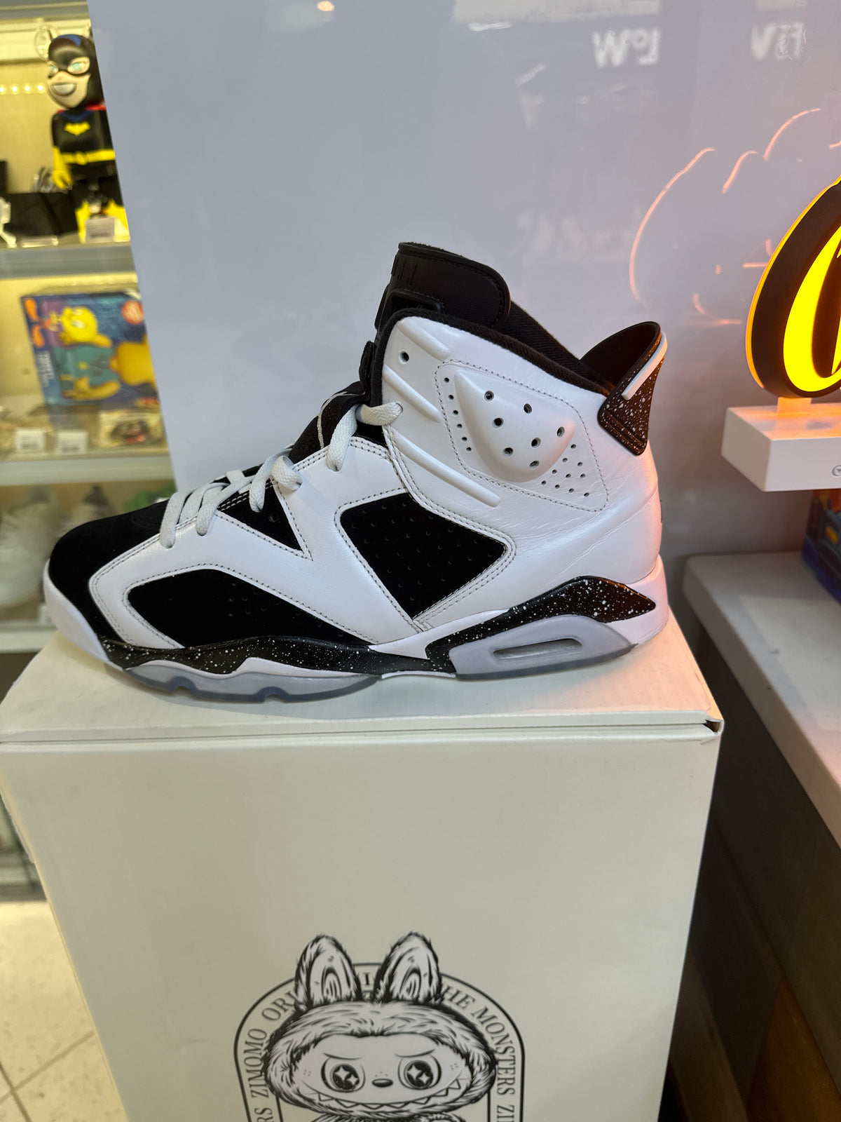 Air Jordan 6 "Oreo" (pre-owned)