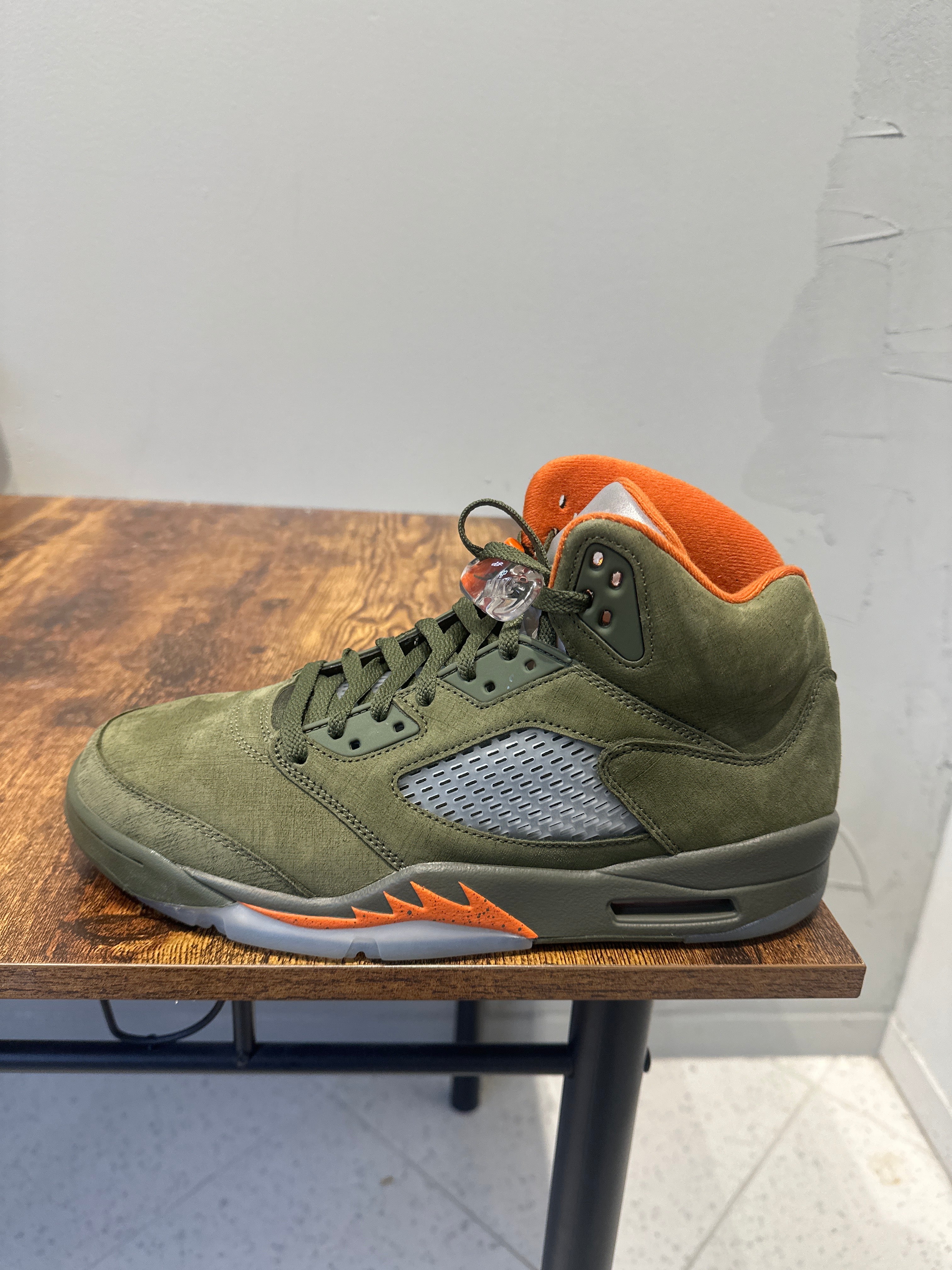 Air Jordan 5 "Olive" (2024) (Pre-Owned)