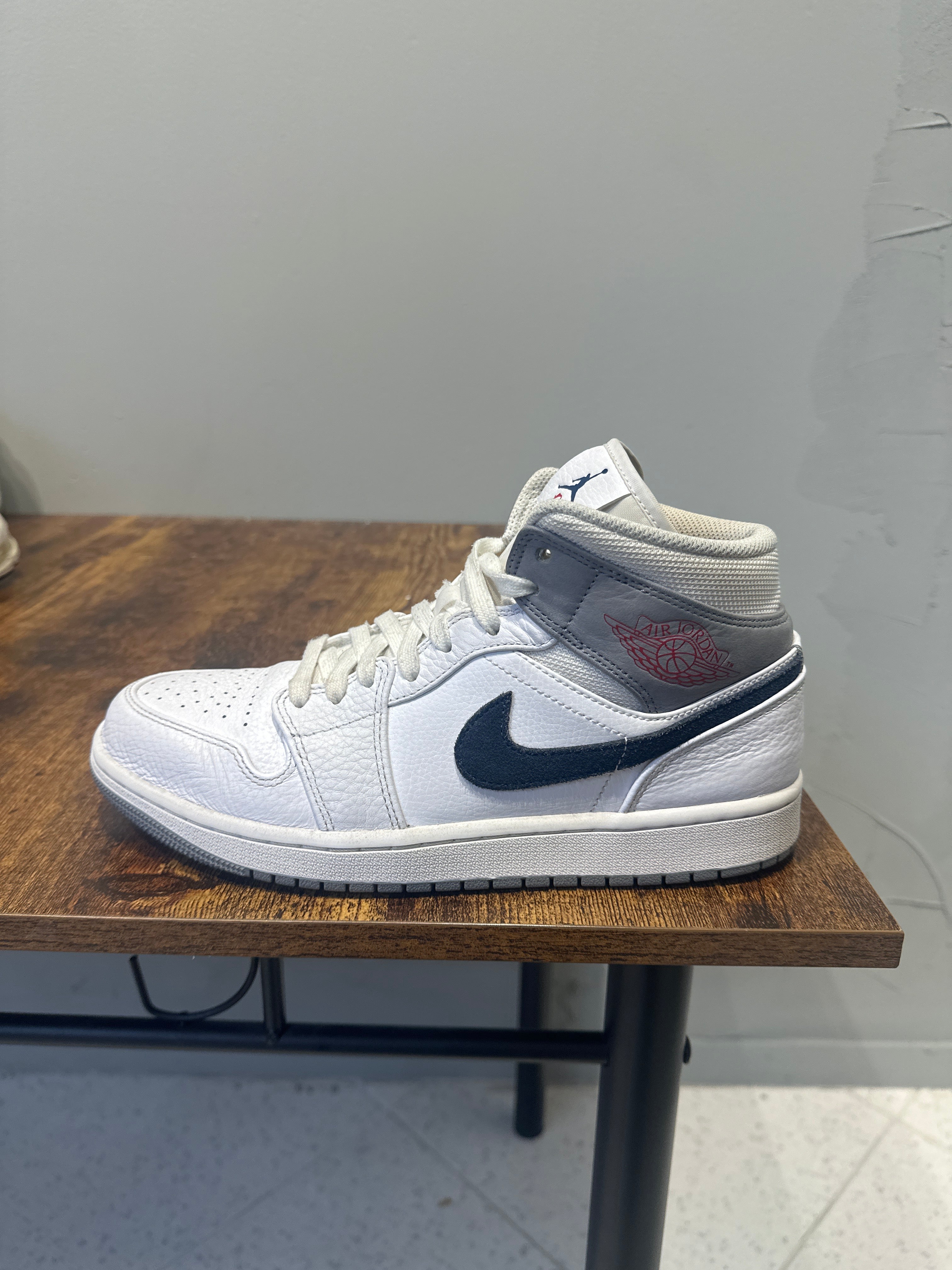 Air Jordan 1 Mid "Paris White" (Pre-Owned)