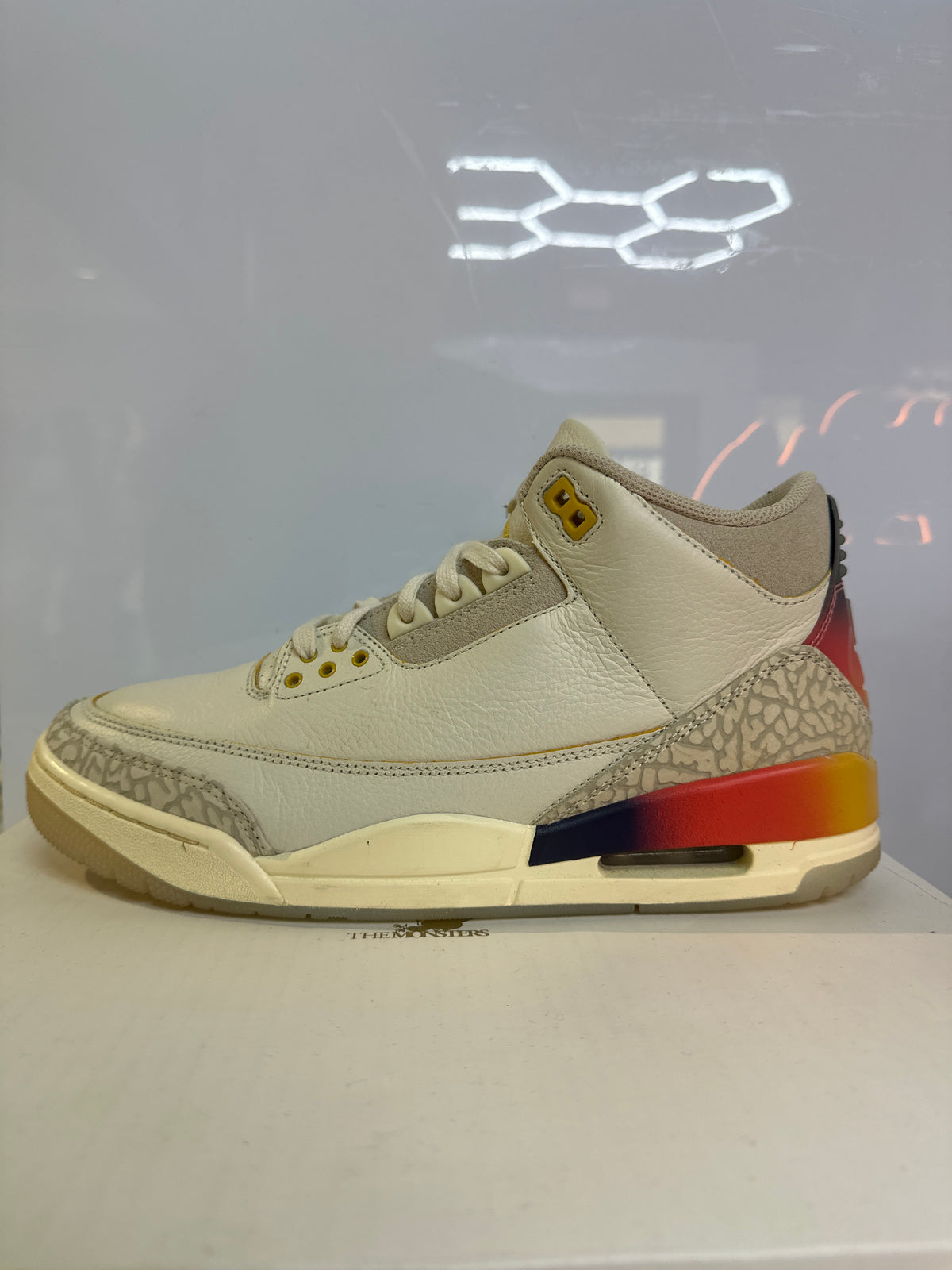 *Air Jordan 3 x J Balvin "Medellin Sunset" (pre-owned)