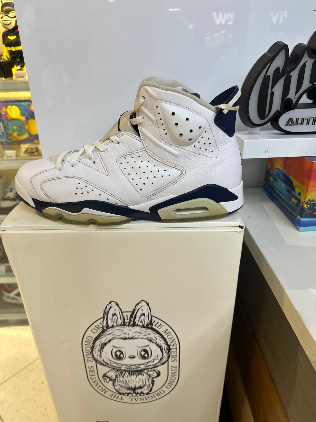 Air Jordan 6 "Midnight Navy" (pre-owned)