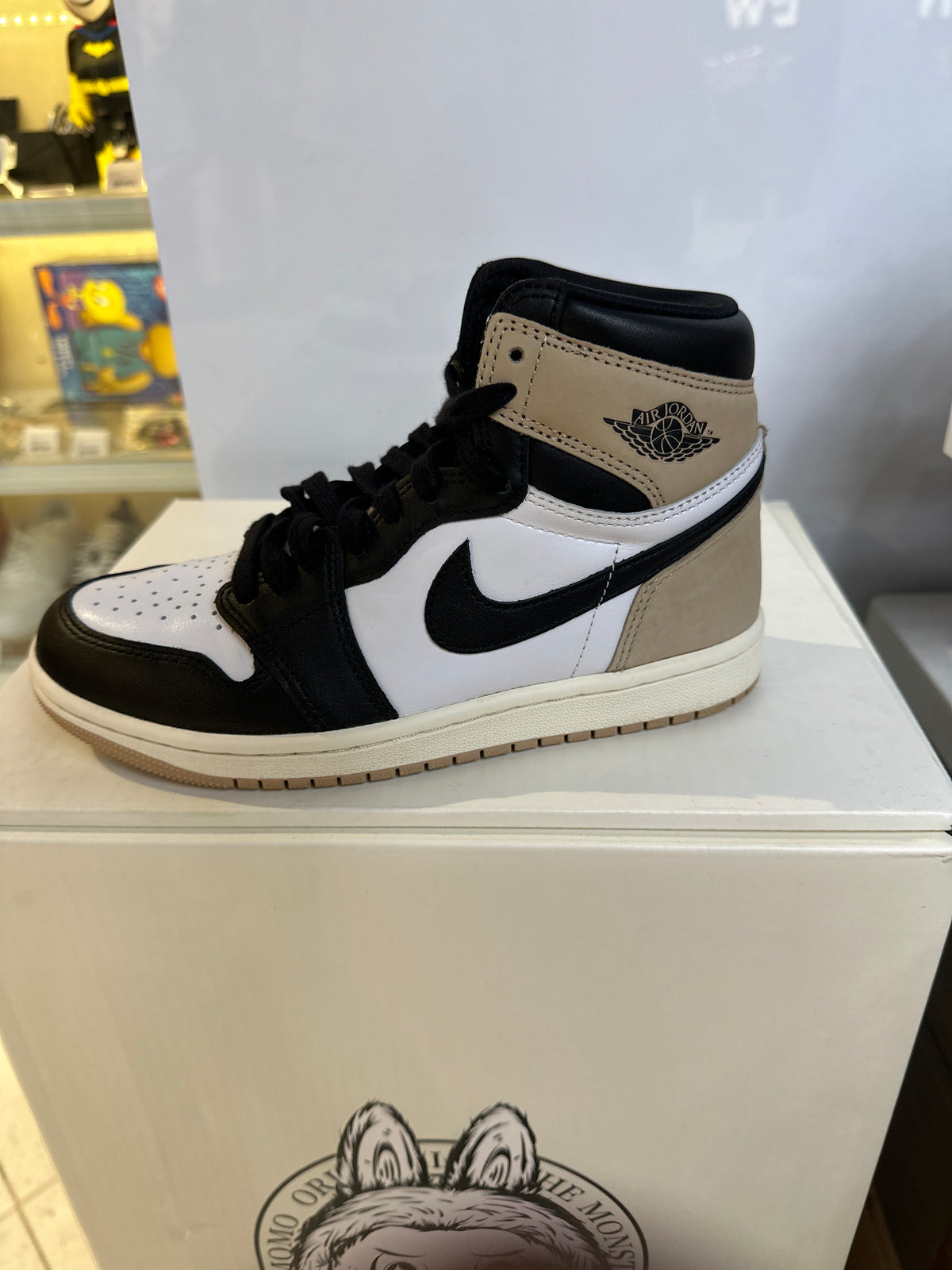 Air Jordan 1 High "Latte" (pre-owned)