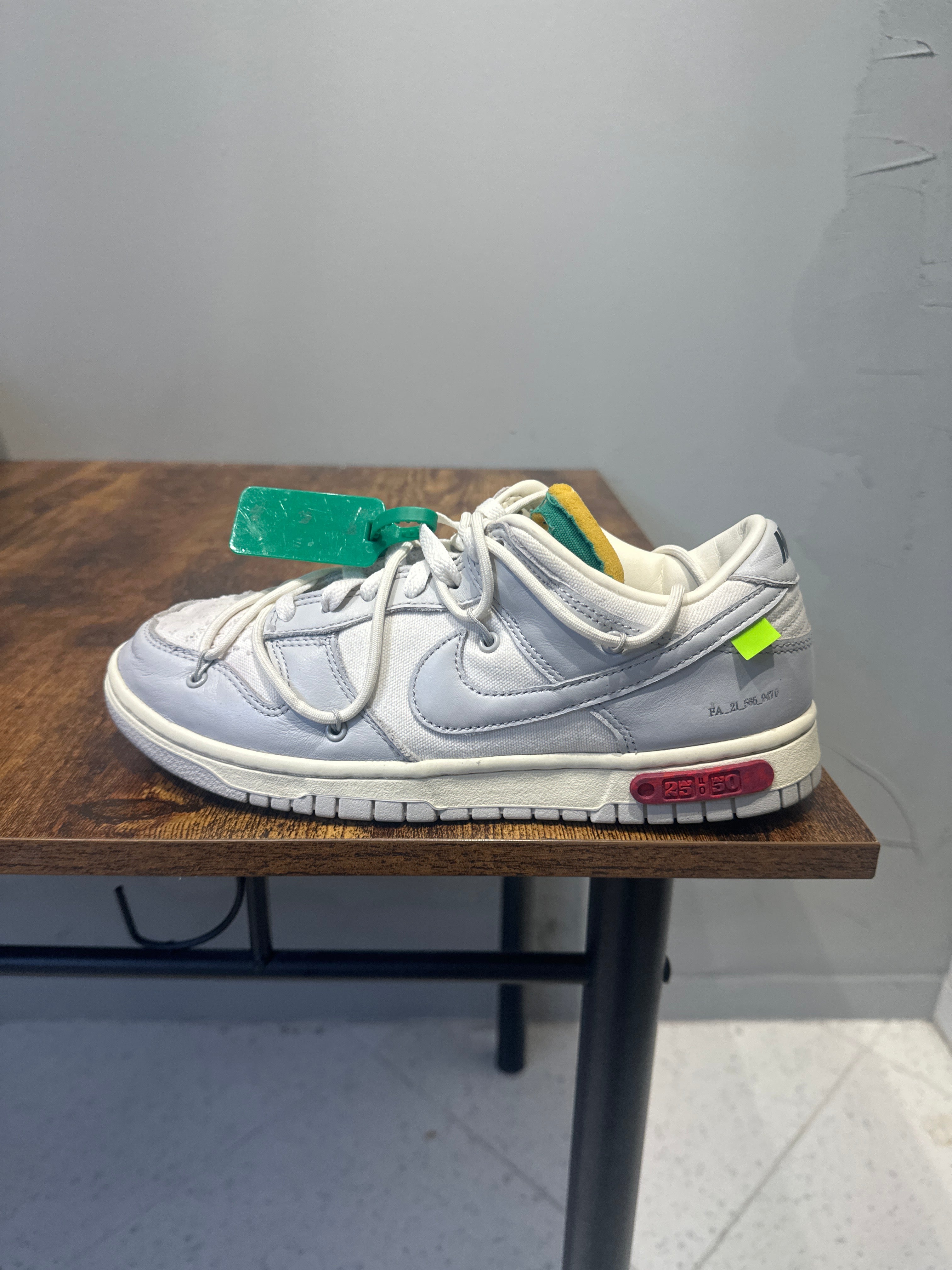 Nike X Off-White Dunk Low "Lot 25/50" (pre-owned)