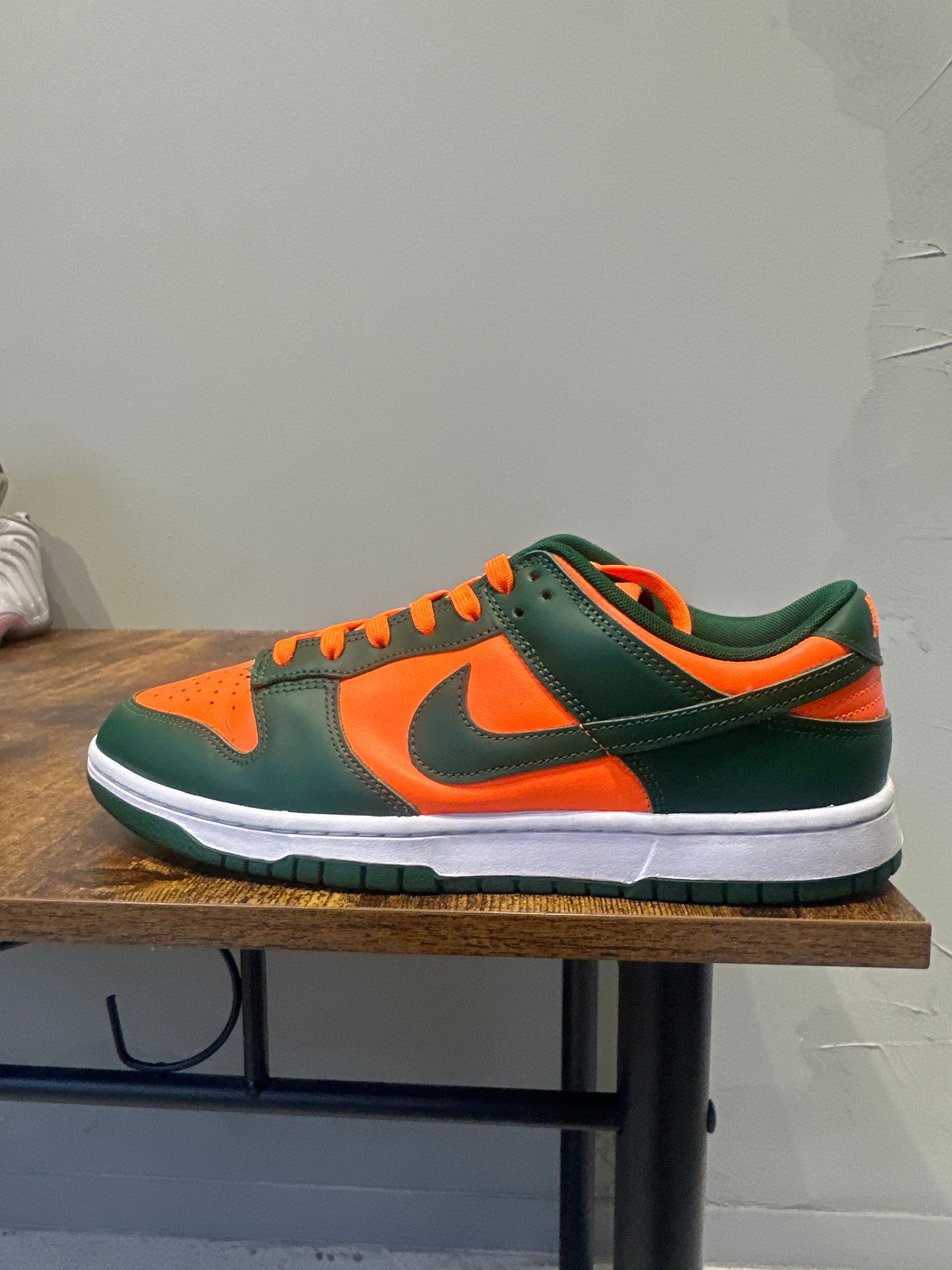 Nike Dunk Low "Miami Hurricanes" (Pre-Owned)