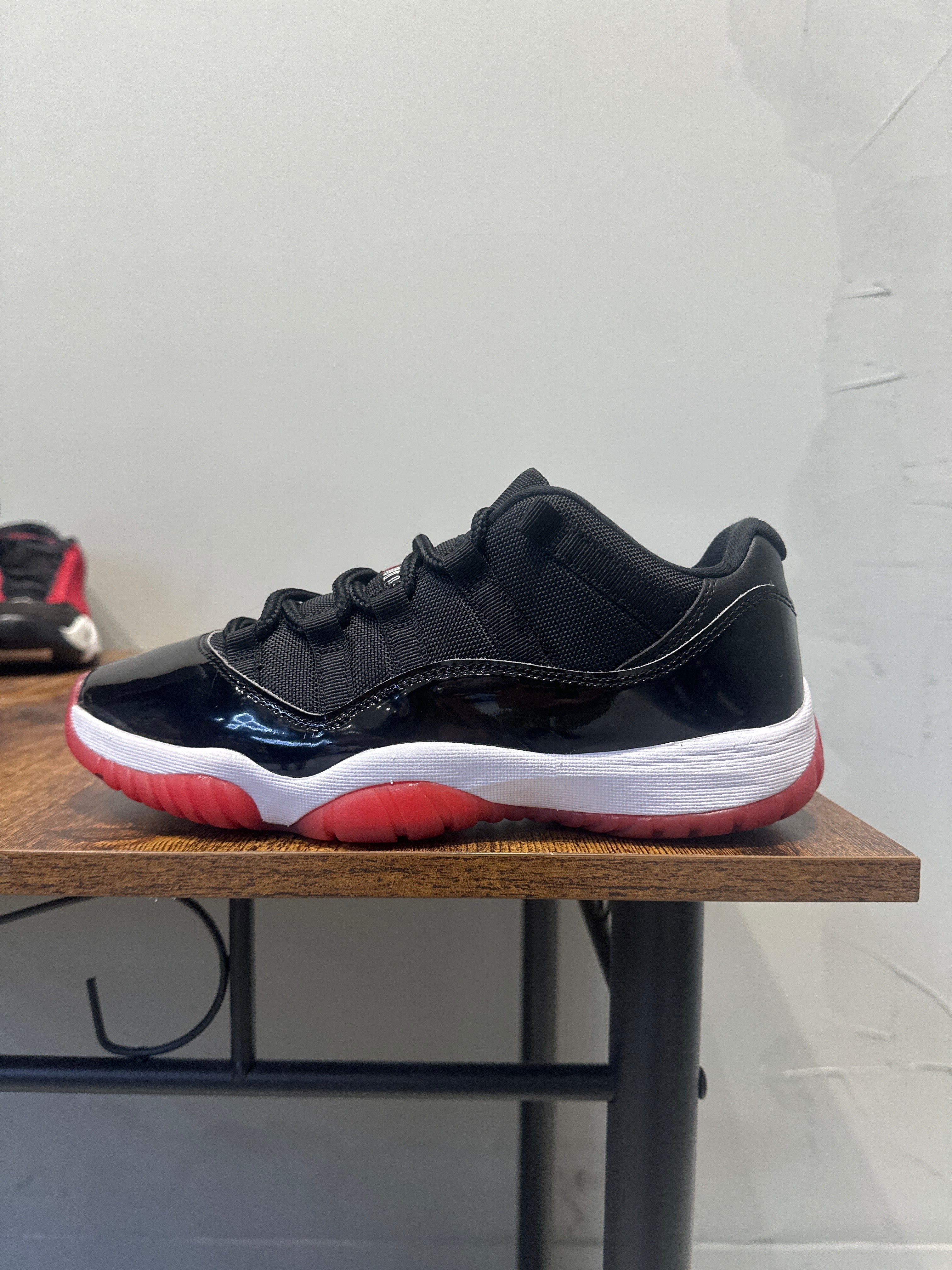 Air Jordan 11 Low "Bred" (Pre-Owned)