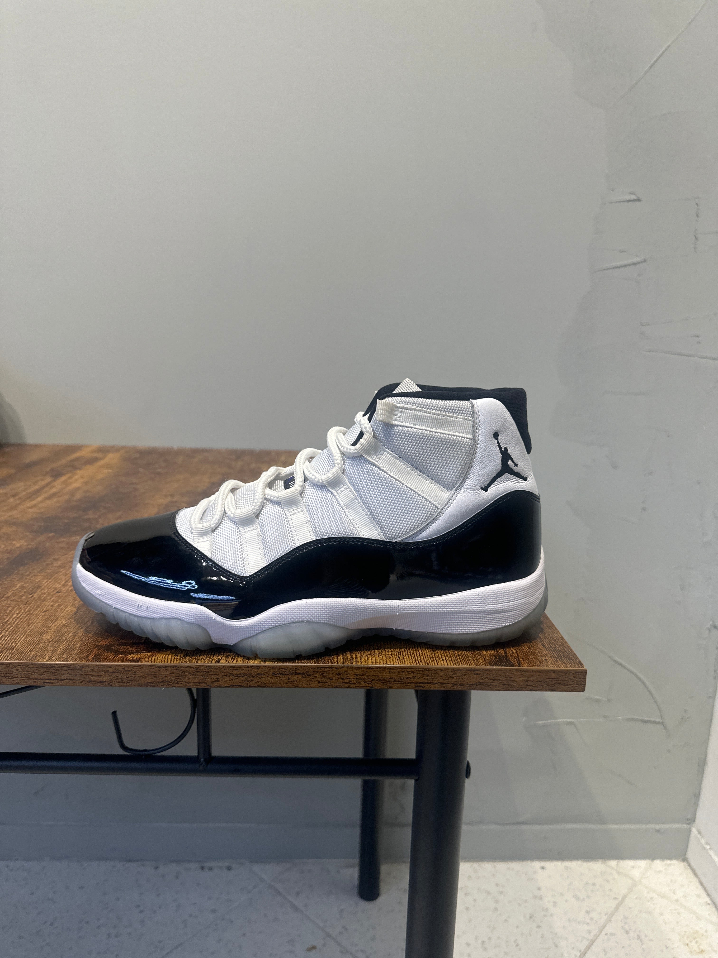 Air Jordan 11 "Concord" (2018) (Pre-Owned)
