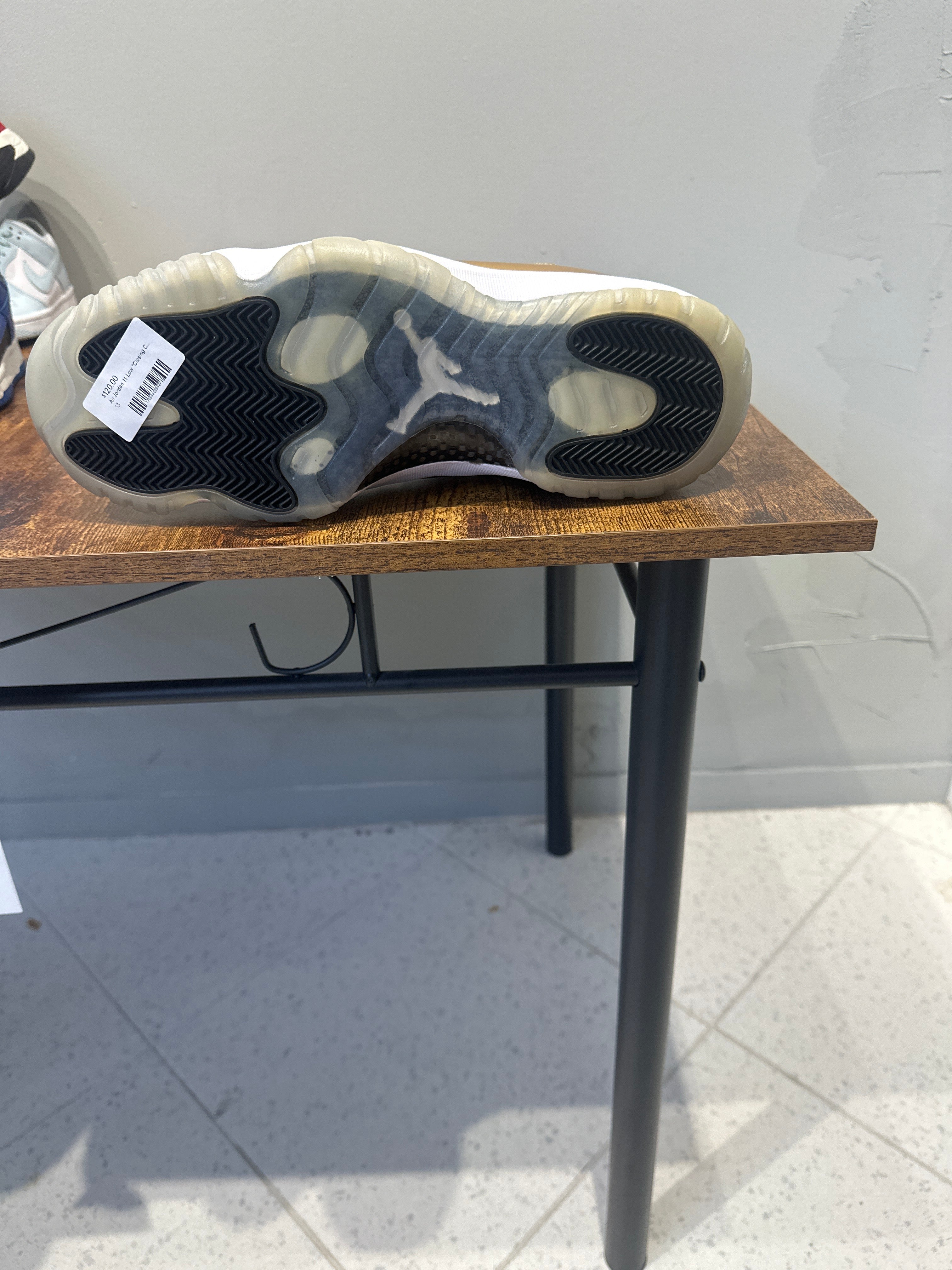 Air Jordan 11 Low "Closing Ceremony" (Pre-Owned)