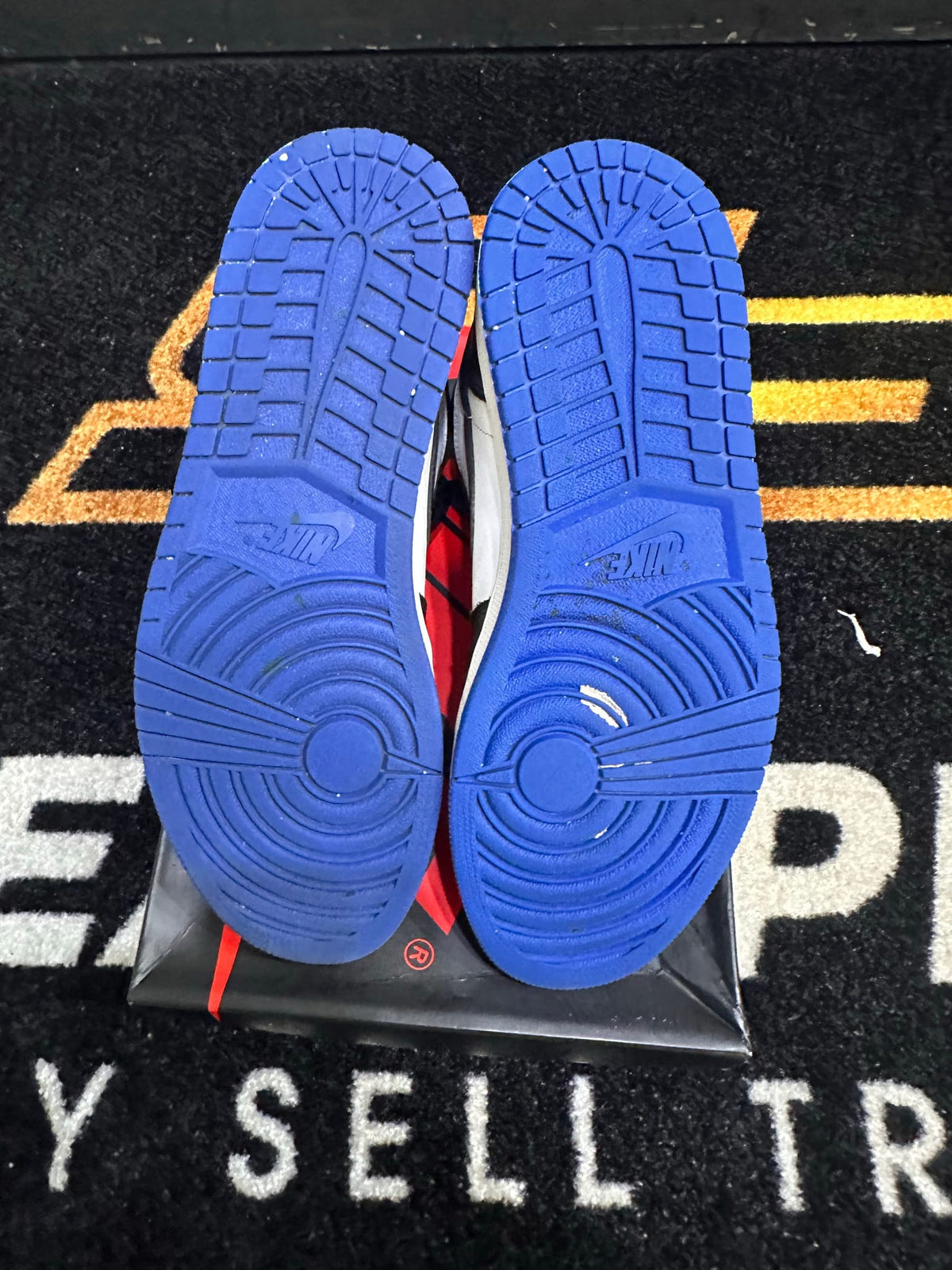 Air Jordan 1 Retro High Royal Toe