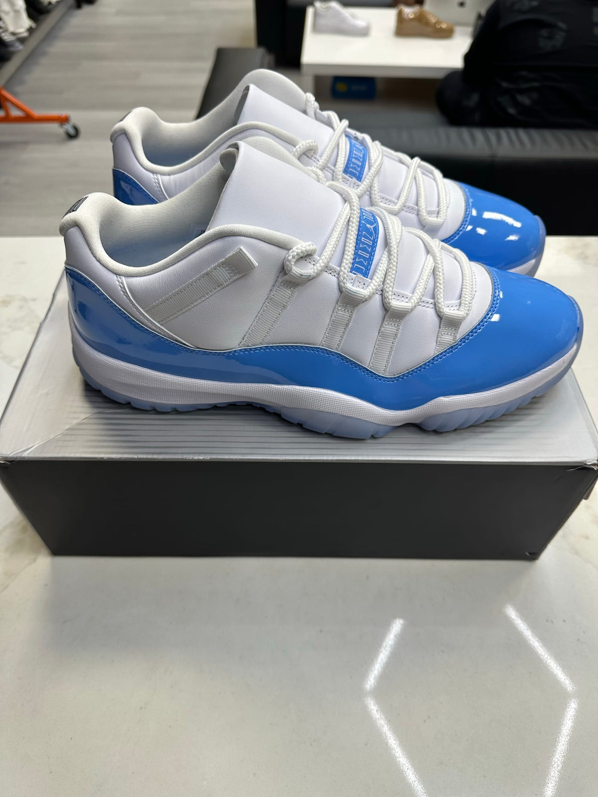 Jordan 11 Retro Low University Blue (2026)