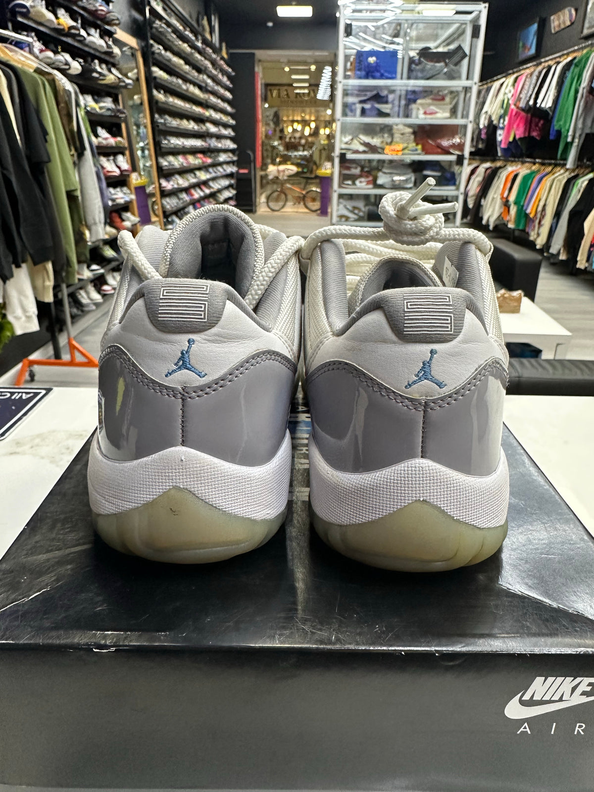 Jordan 11 Retro Low Cement Grey