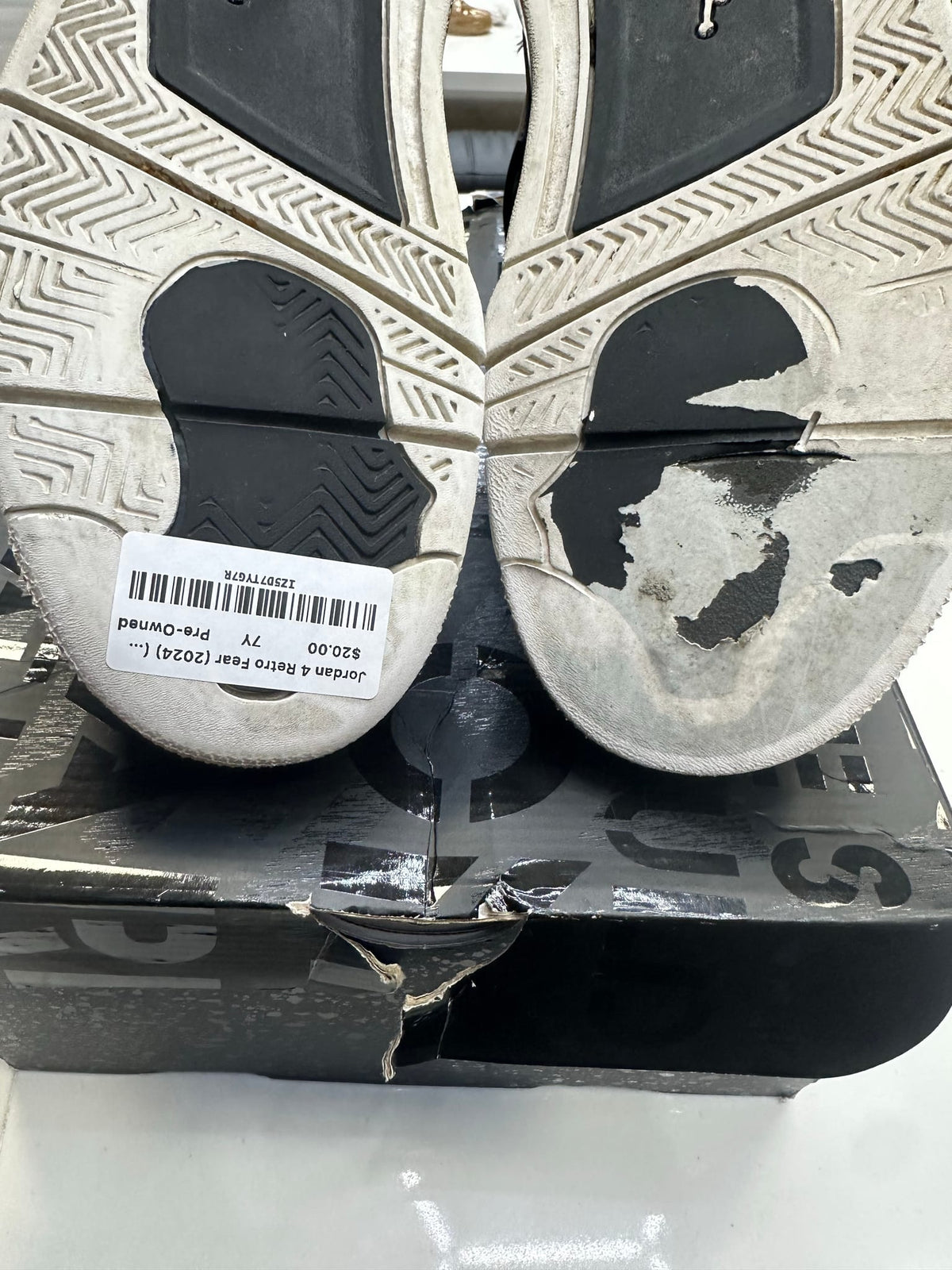 Jordan 4 Retro Fear (2024) (GS)