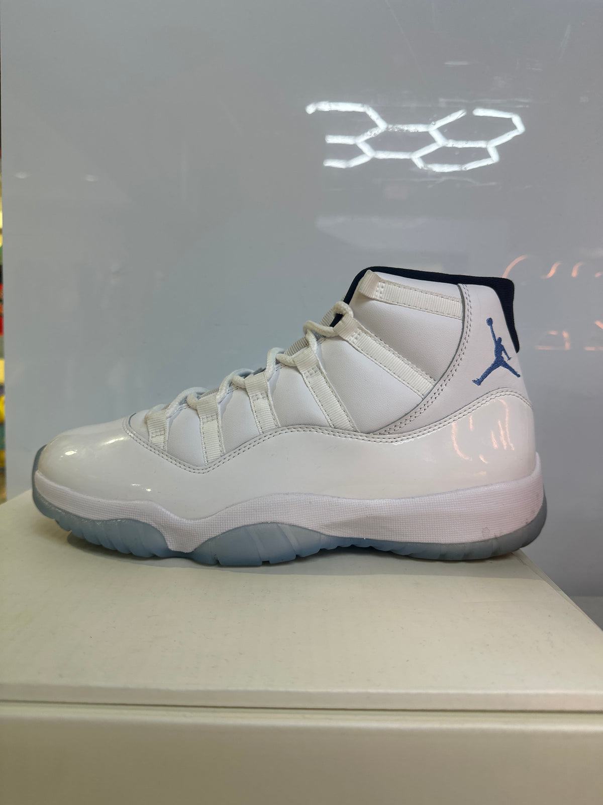 Jordan 11 Retro Legend Blue (2024)